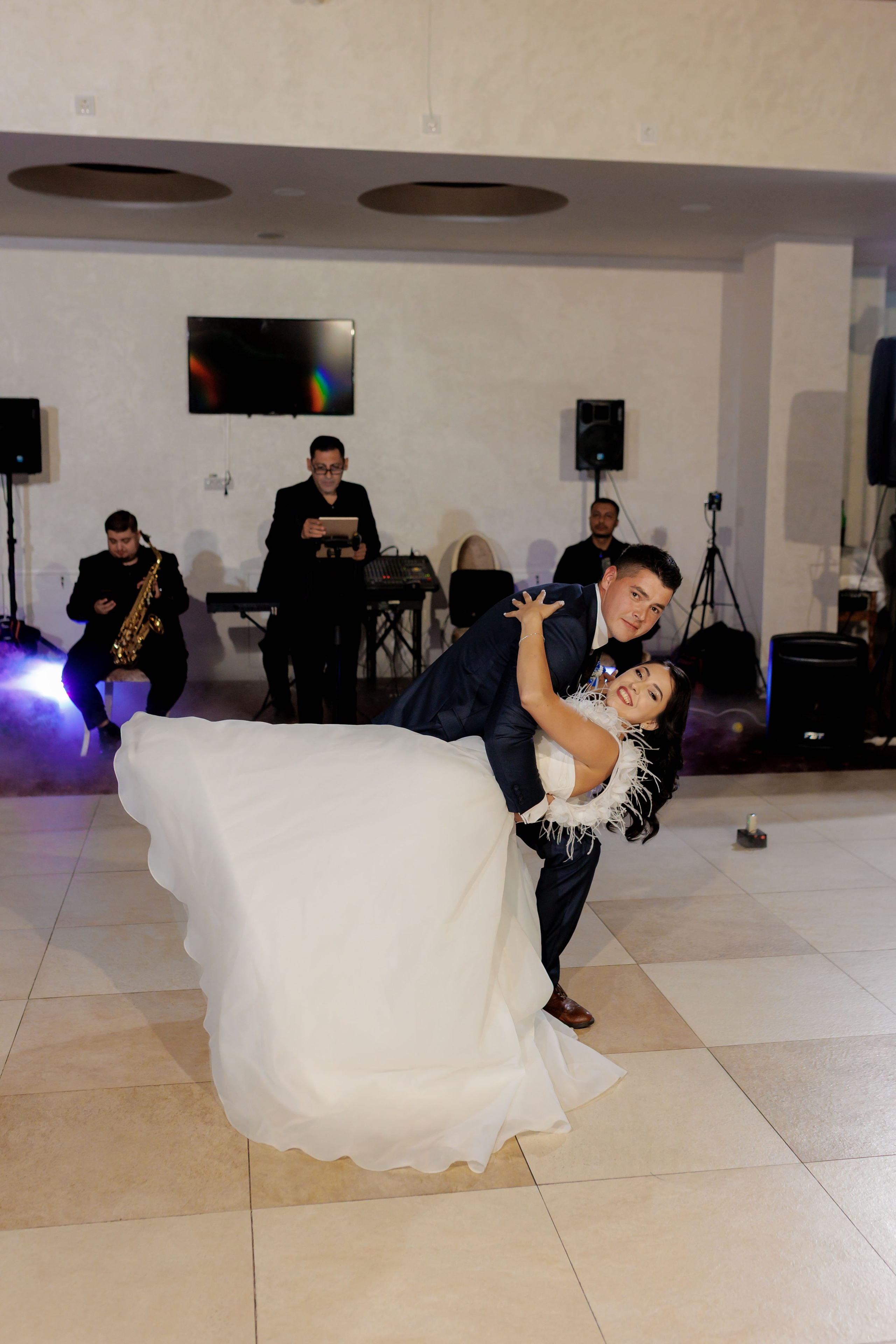 Loredana & Emilian – Ziua Nunții | Videografie - fotografie Botez Suceava, Iași, Botoșani. Servicii foto-video profesionale, pentru momente de neuitat