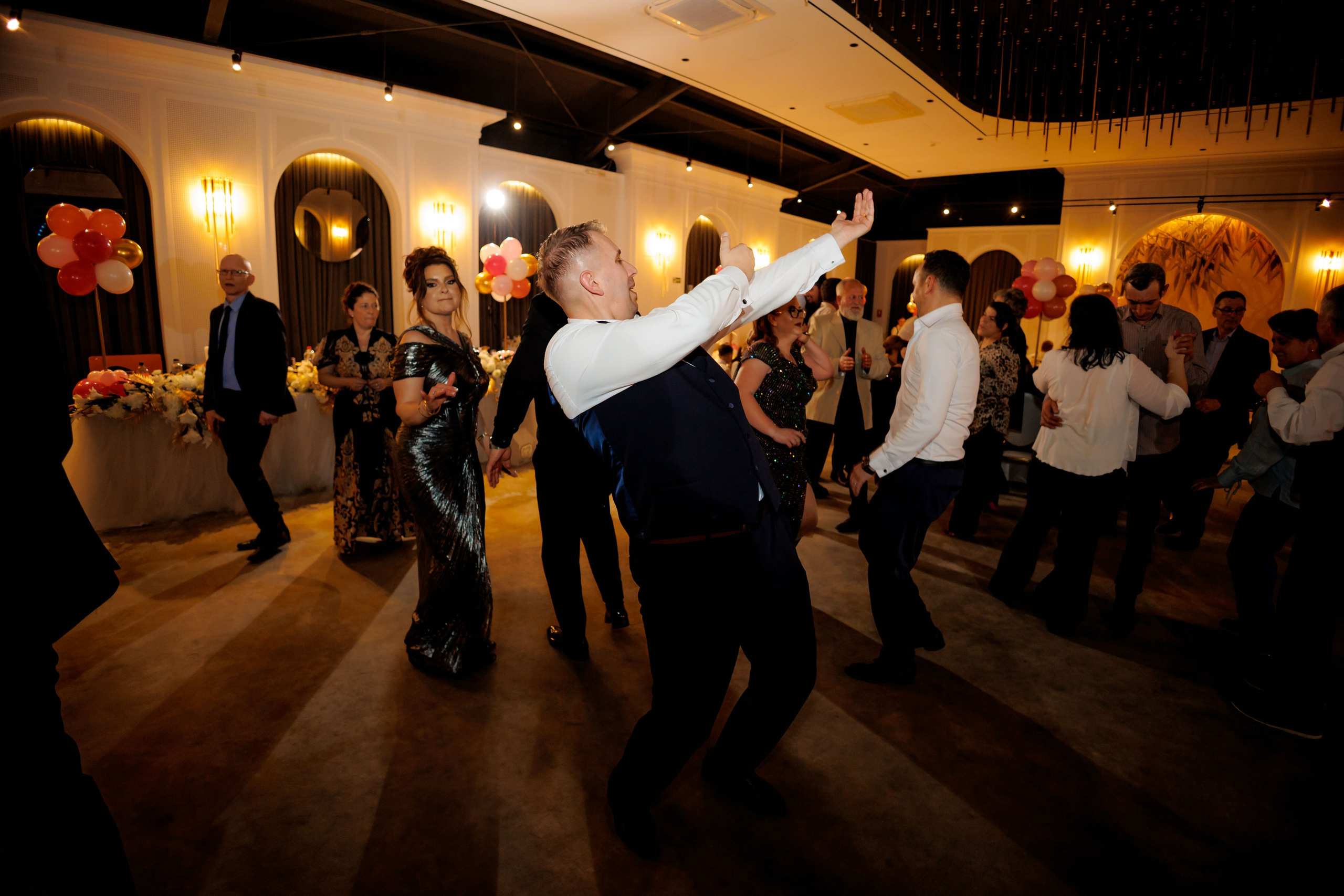 Povestea voastră, regizată de noi |Cristi Turculet Videograf Nuntă Suceava | wedding highlight. Servicii foto-video profesionale, pentru momente de neuitat