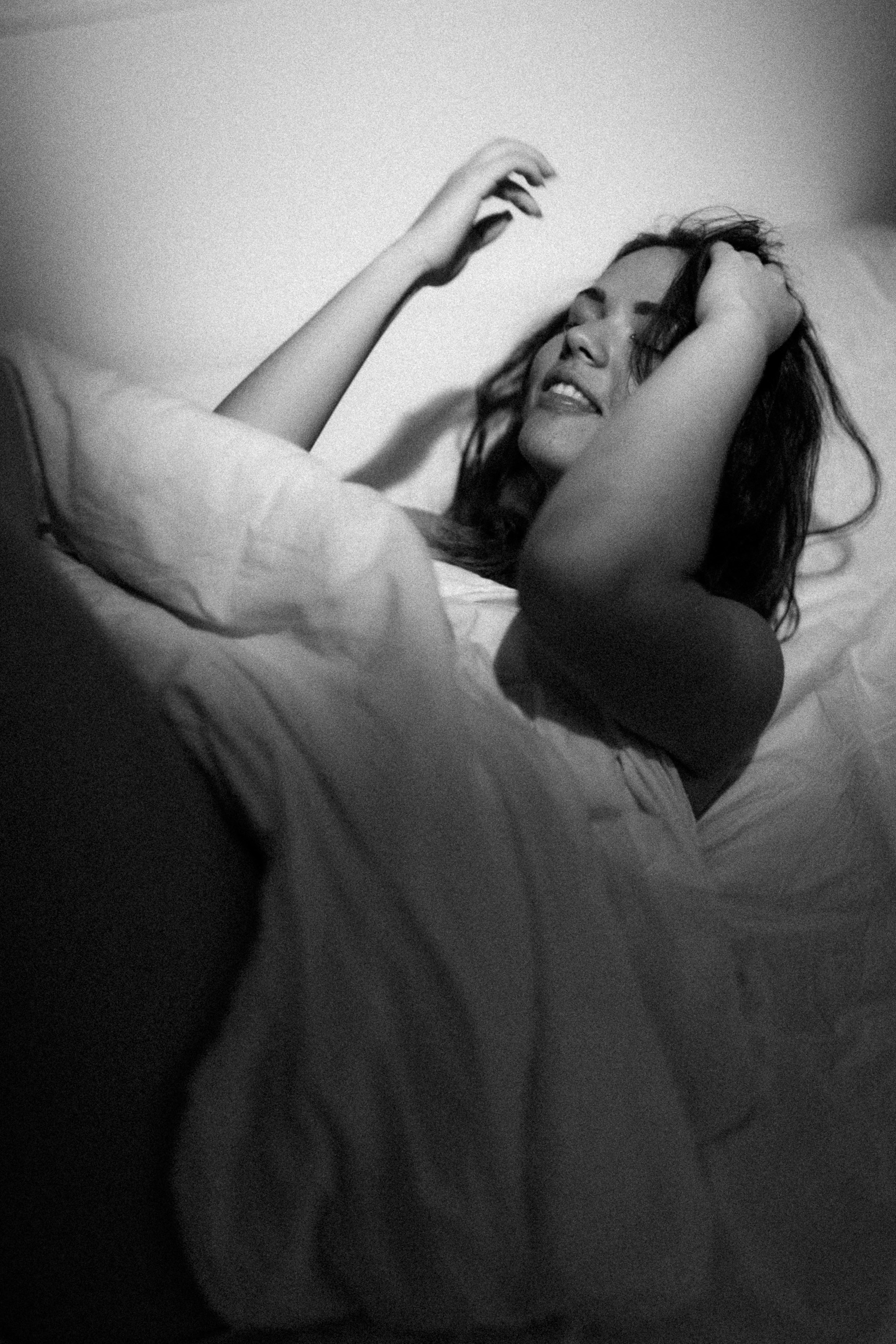 Boudoirkuvaus kotona -kuin tarina. Valokuvaaja Lahti, Helsinki Elena Salonen