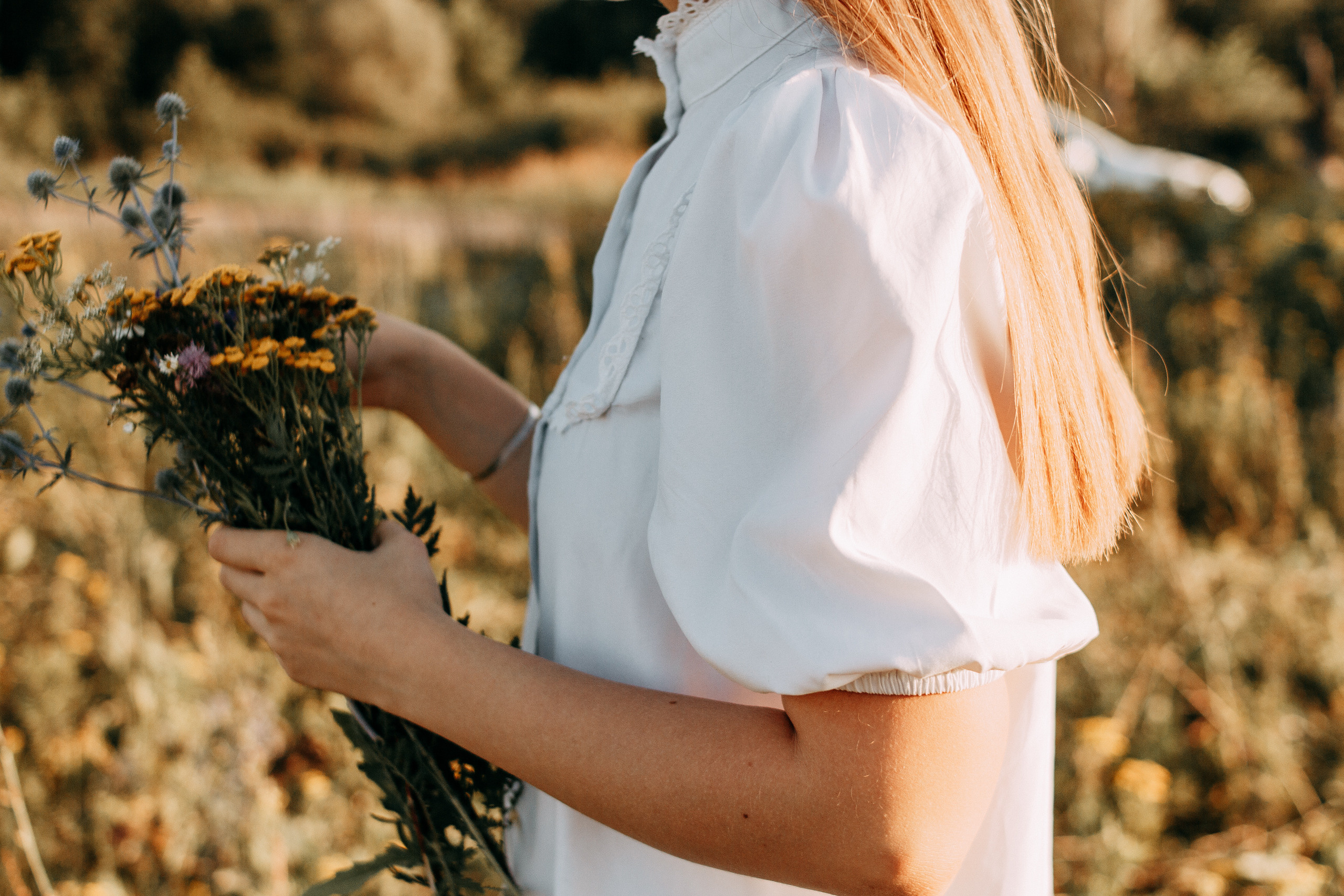 Arina and haystacks. Wedding and portrait photographer in Beograd Ekaterina Makedonskaya