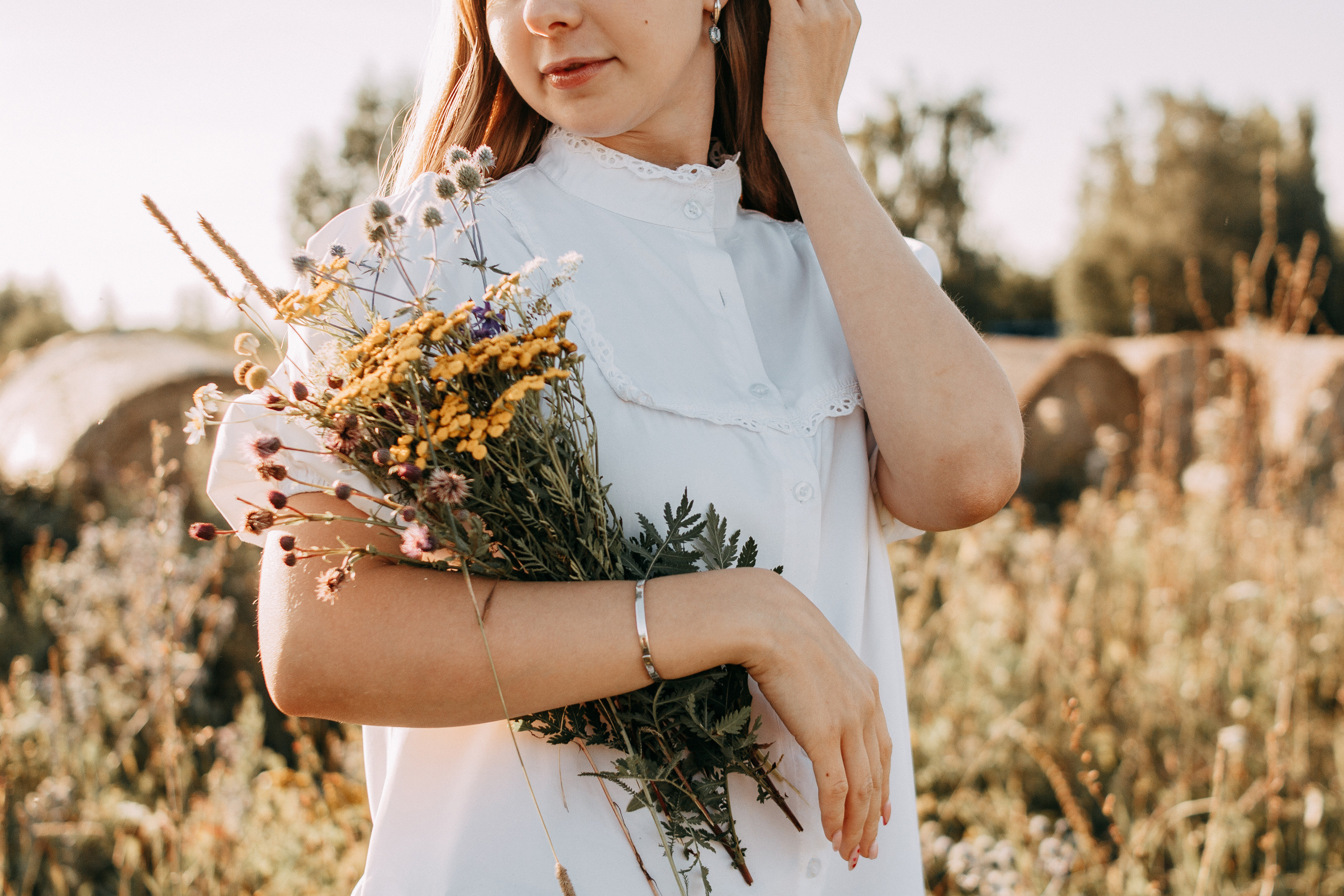 Arina and haystacks. Wedding and portrait photographer in Beograd Ekaterina Makedonskaya