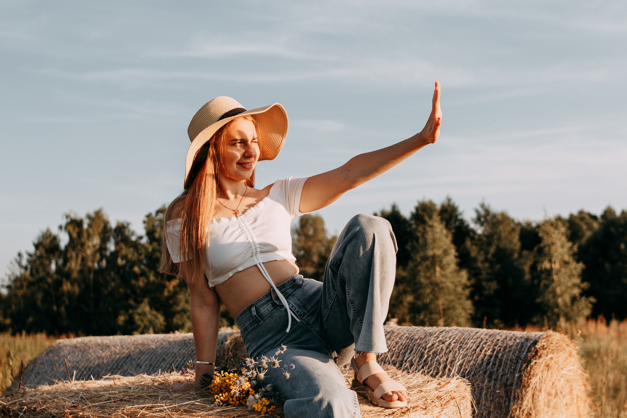Arina and haystacks. Wedding and portrait photographer in Beograd Ekaterina Makedonskaya