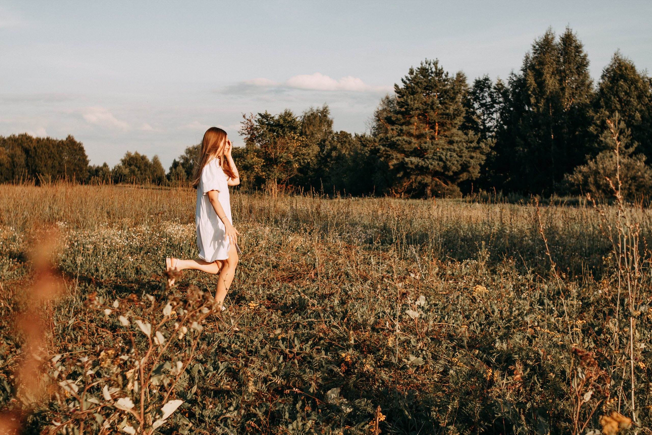 Arina and haystacks. Wedding and portrait photographer in Beograd Ekaterina Makedonskaya