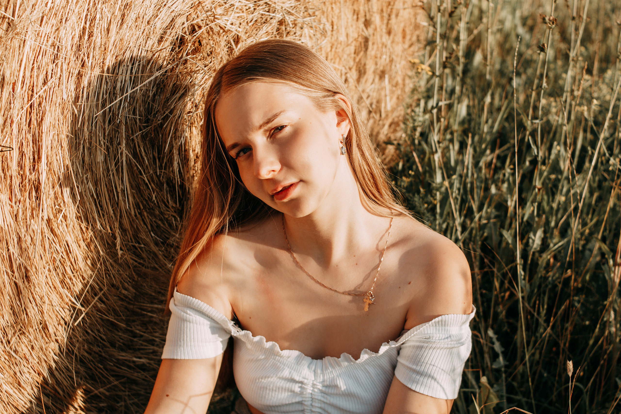 Arina and haystacks. Wedding and portrait photographer in Beograd Ekaterina Makedonskaya