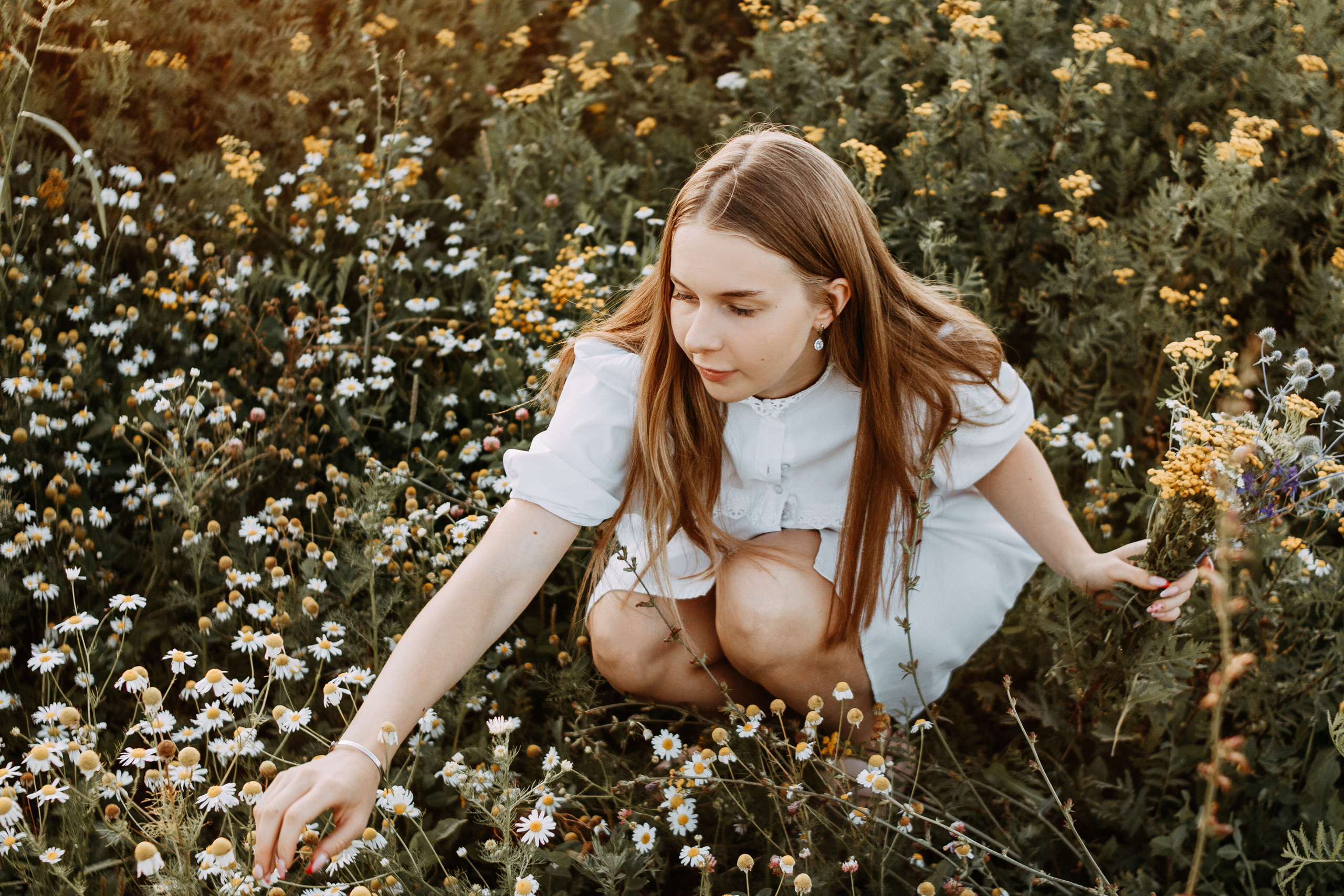 Arina and haystacks. Wedding and portrait photographer in Beograd Ekaterina Makedonskaya