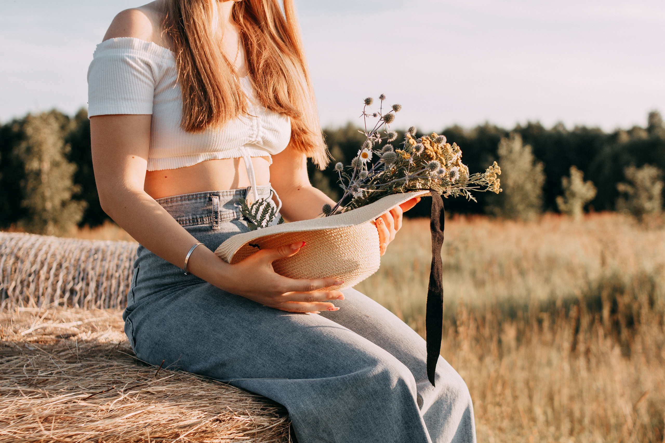 Arina and haystacks. Wedding and portrait photographer in Beograd Ekaterina Makedonskaya