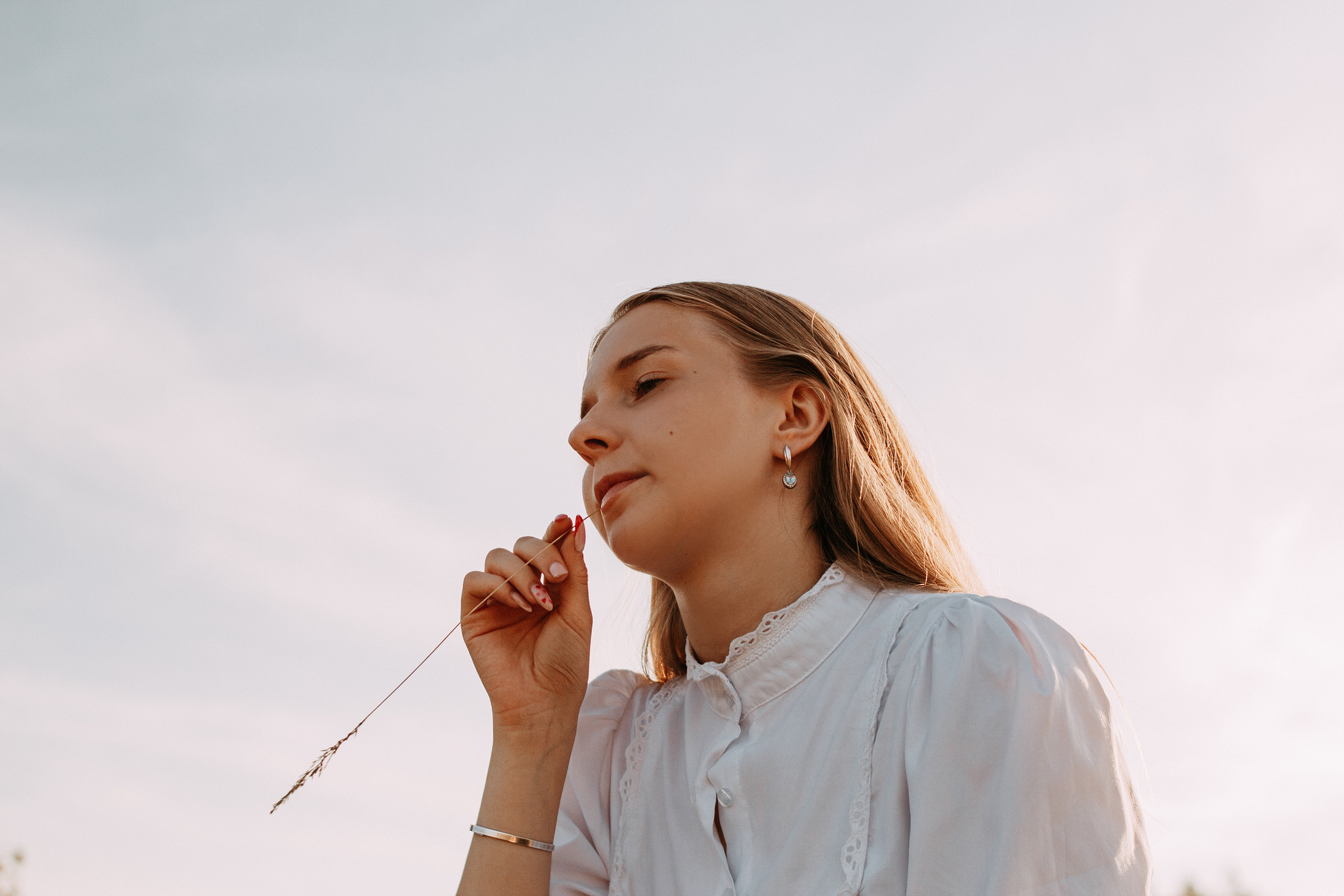 Arina and haystacks. Wedding and portrait photographer in Beograd Ekaterina Makedonskaya