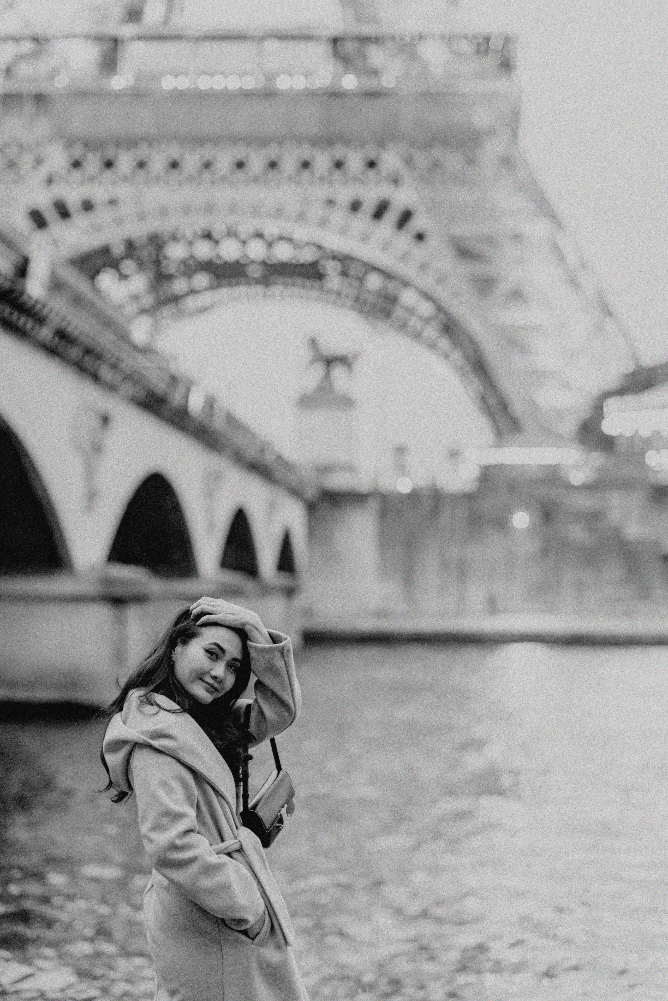 Вне времени. Черно-белое кино у Эйфелевой башни. Ksenia Marchand/ Lifestyle фотограф в Париже
