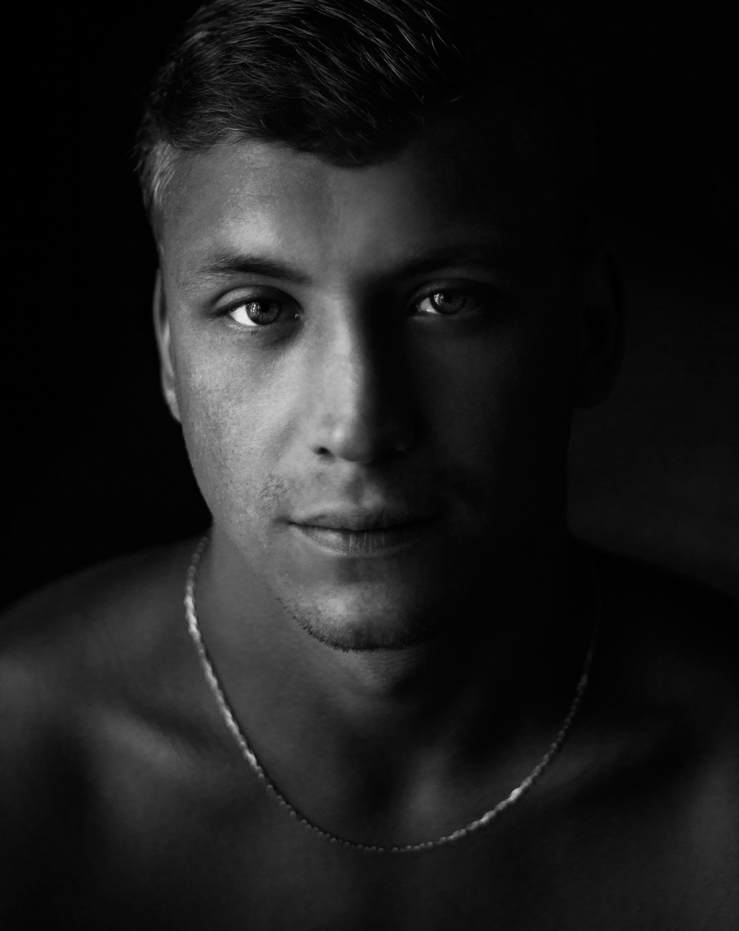 EXHIBITION. Lero Photographer and a set designer|individual custom portrait and advertising photography in Zutphen