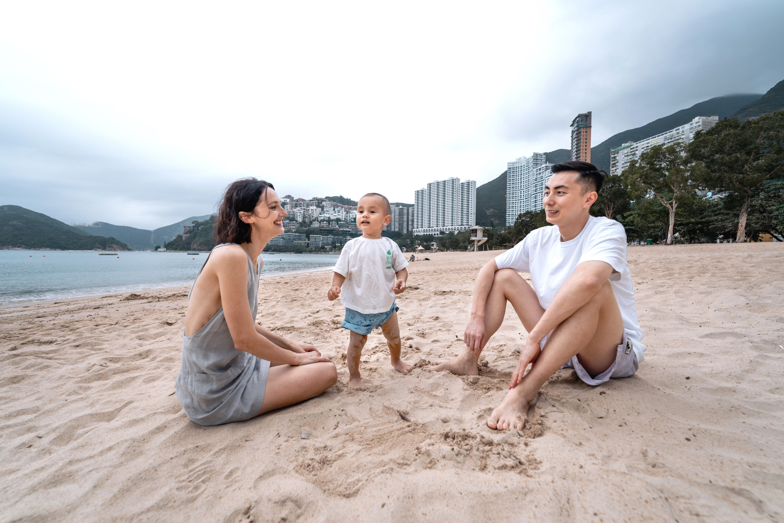 OLGA & DEREK | REPULSE BAY BEACH. PHOTOGRAPHER IN HONG KONG (WEDDING, FASHION, FAMILY, EVENTS)