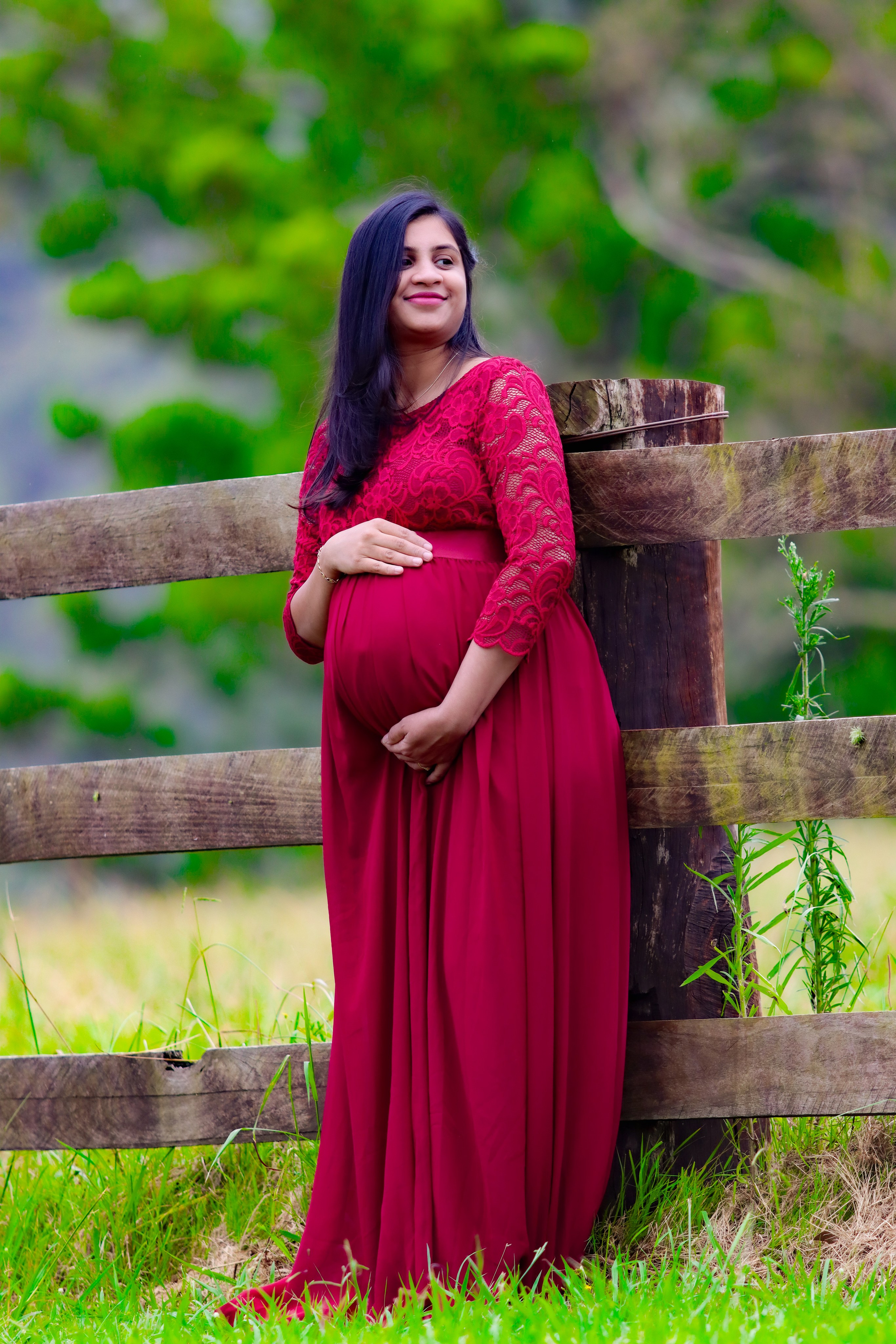 Maternity Shoot. MHCreative is family-oriented photographer based in SYDNEY