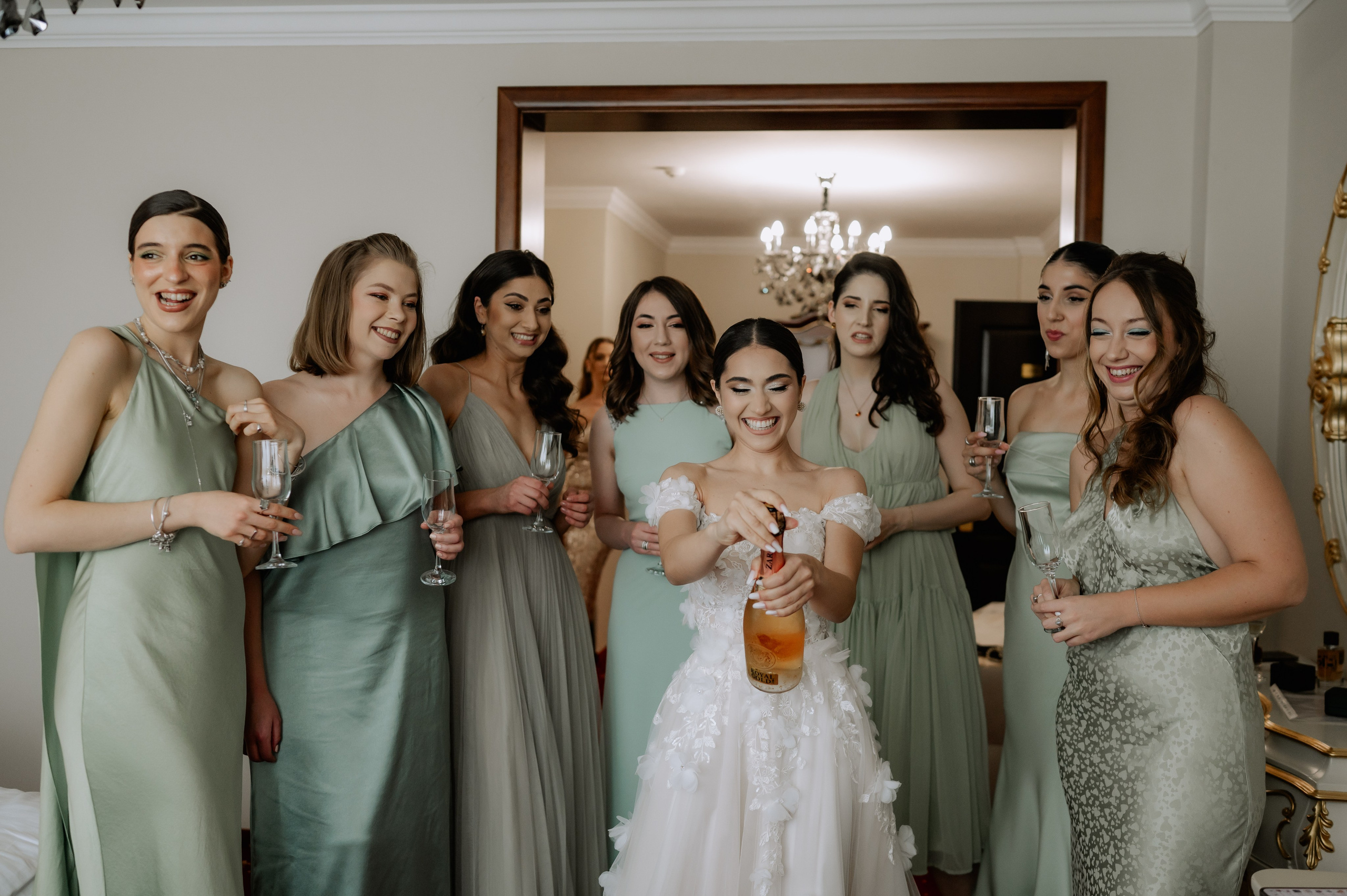 Nunta la Hotel Capitol Iasi. Proud Vision Weddings | Wedding Photography & Film — Servicii profesionale Foto Video Nunta Iasi