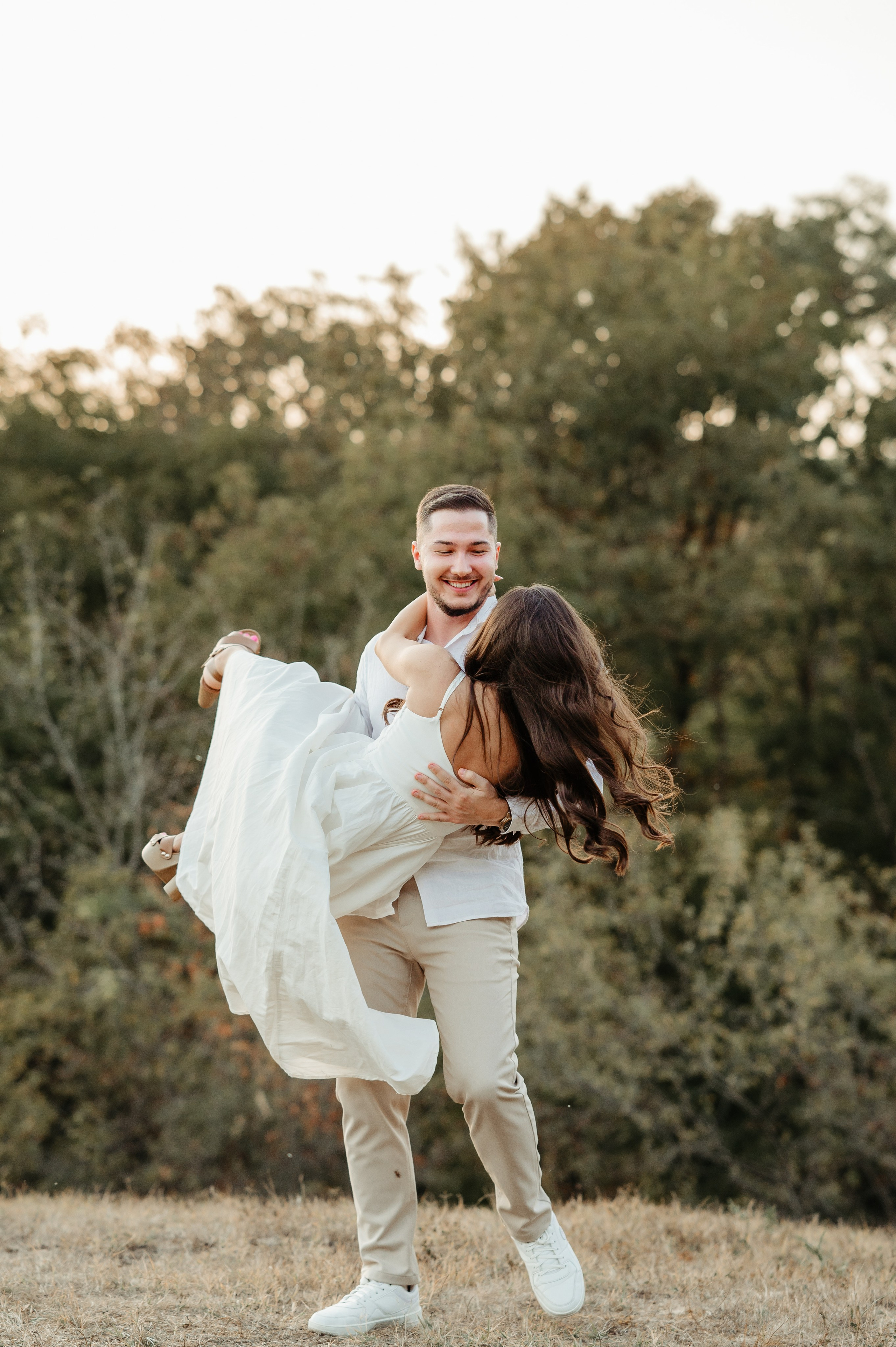 Sedinta foto save the date la apus. Proud Vision Weddings | Wedding Photography & Film — Servicii profesionale Foto Video Nunta Iasi