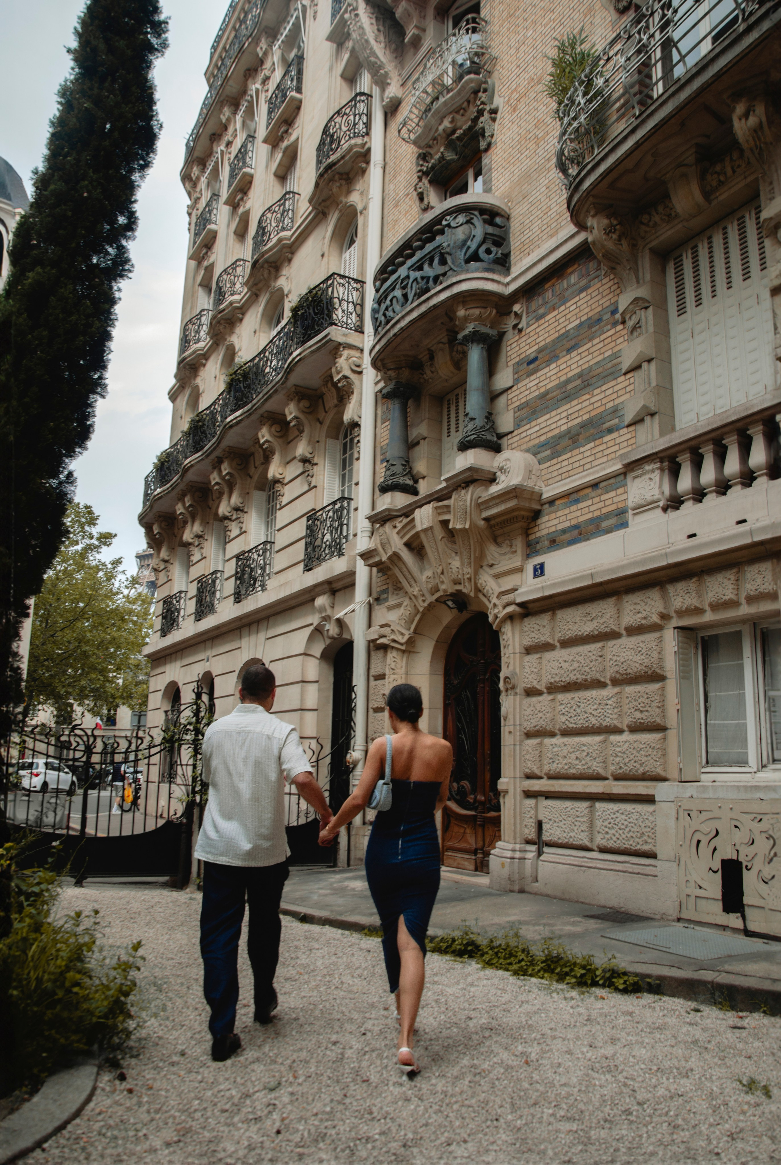 Wedding photoshoot at the Eiffel Tower. Paris photographer — Polina Osipova