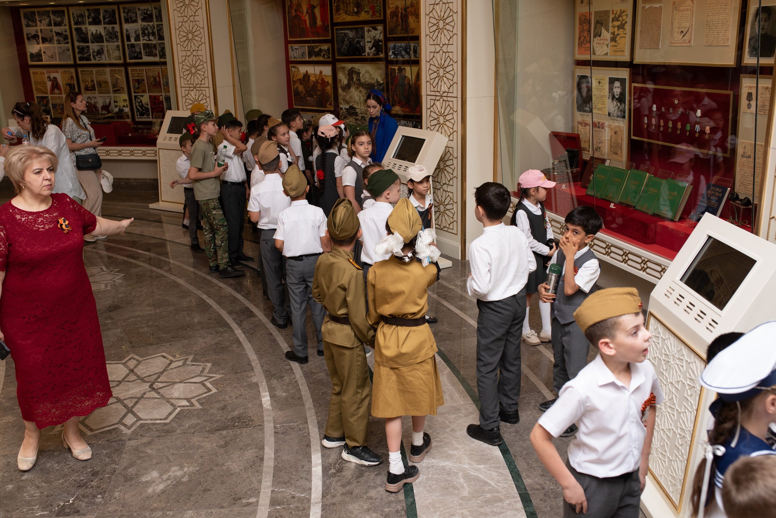 Вечный огонь 2"А» класс. Ваш фотограф в Ашхабаде Гамлет Осипов