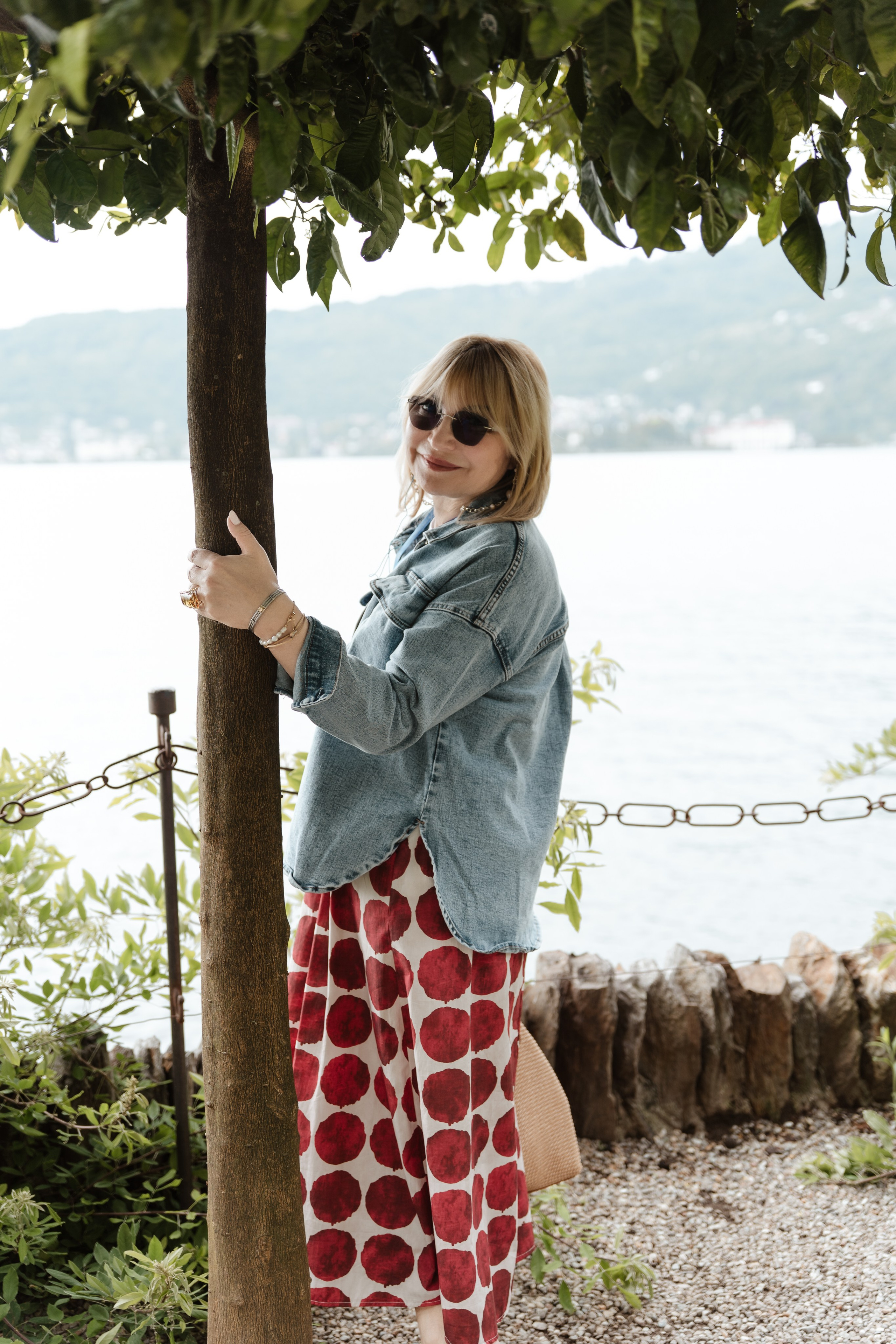 NATALY AND TATIANA_ ISOLA BELLA AND MADRE _LAKE MAGGIORE. PHOTOGRAPHER IN ITALY