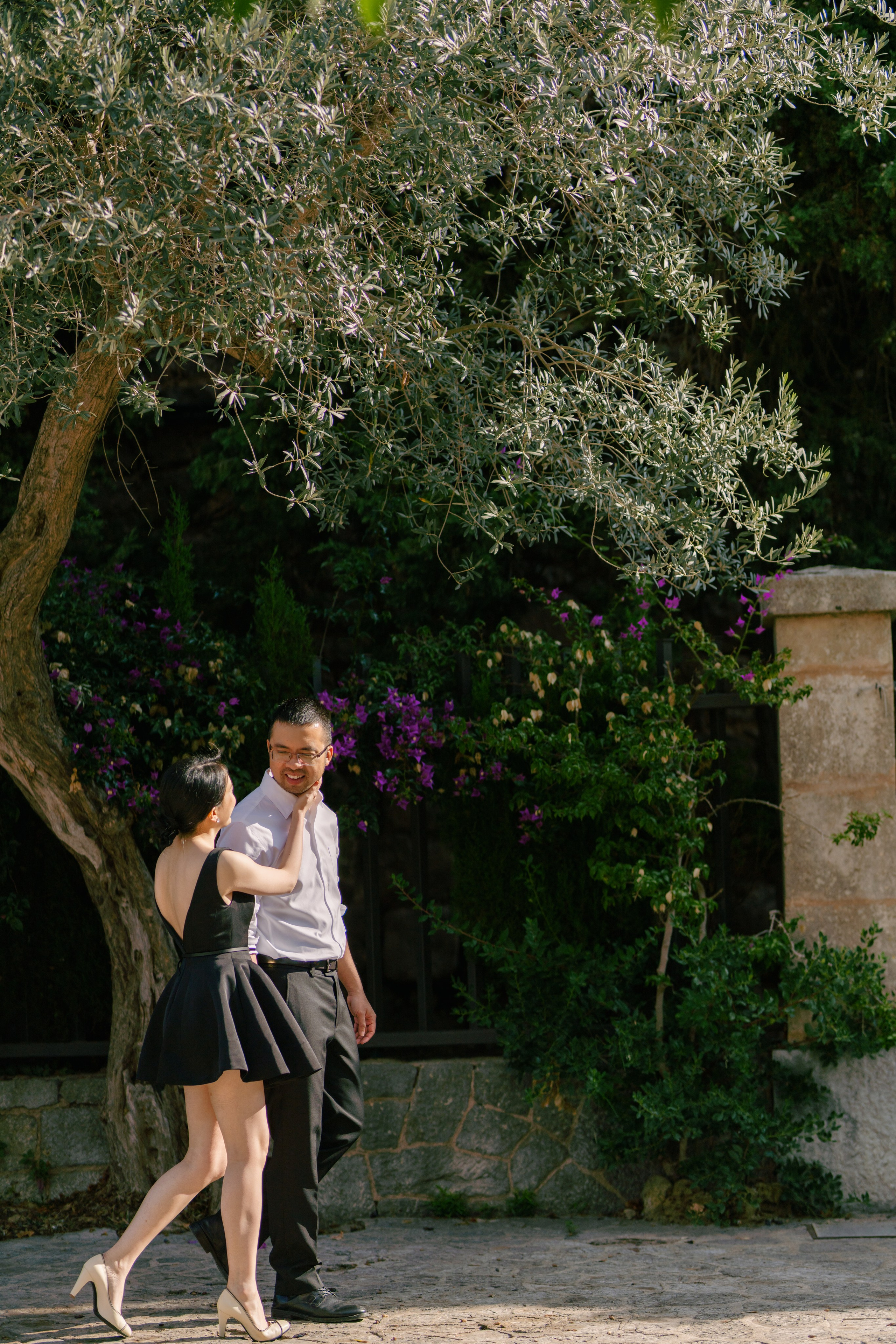 Romantic Couple Photoshoot in Valldemossa. Photographer in Mallorca