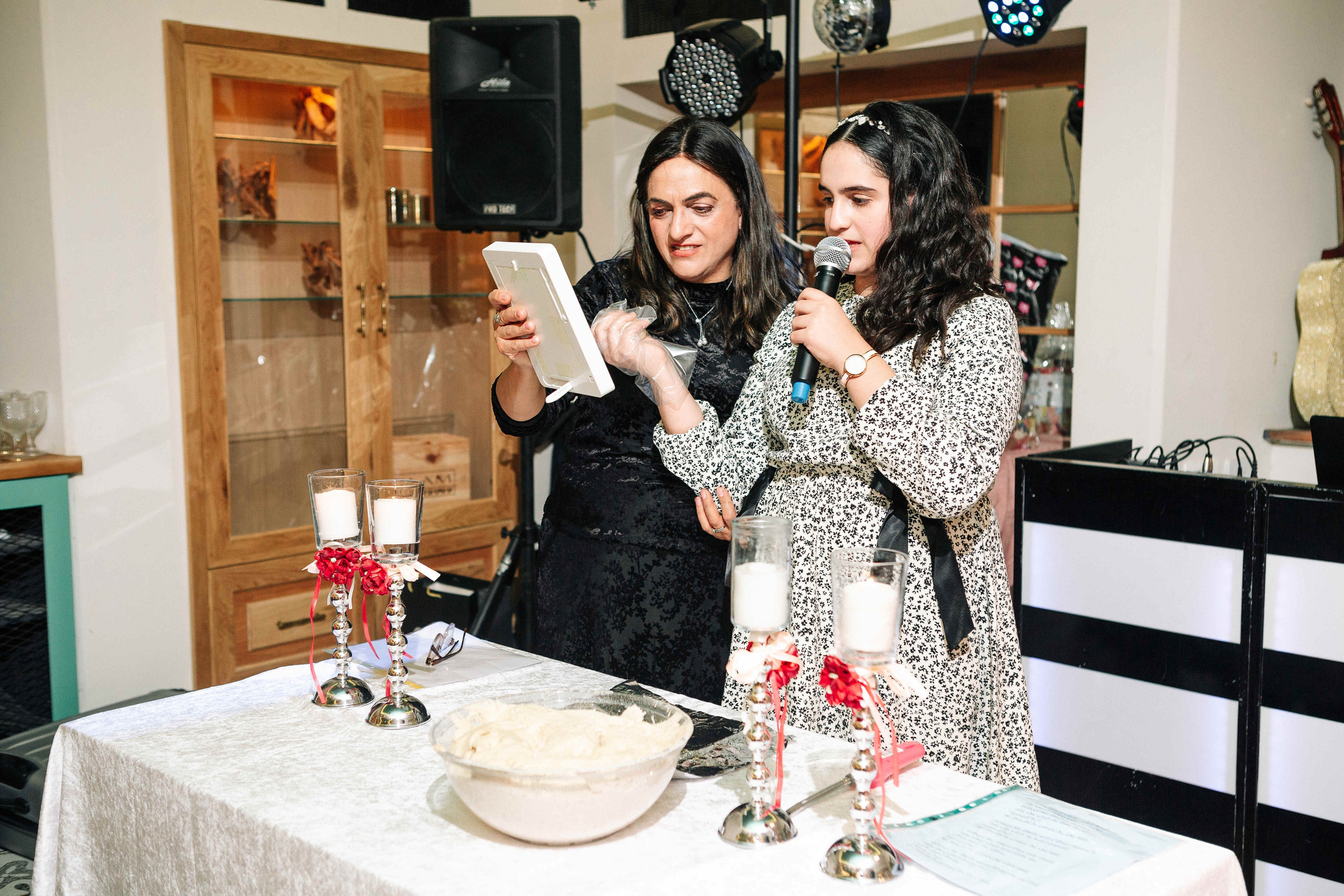 PARTY IN A RESTAURANT WITH THE WHOLE FAMILY. Https://shi-photo.com/