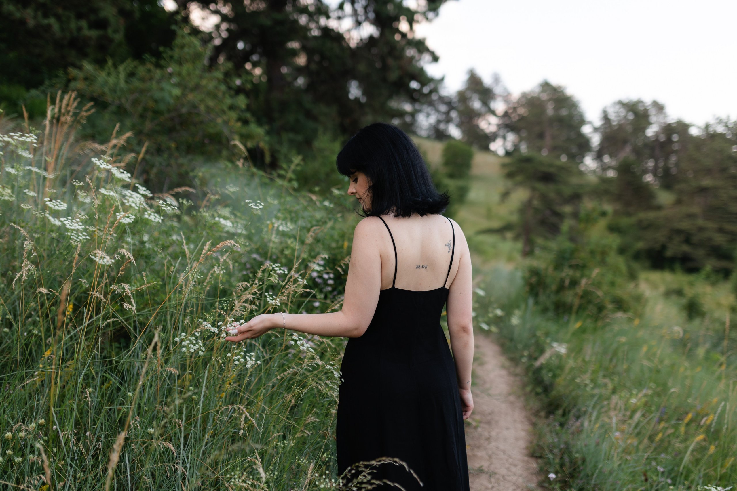 Laura — Portrait. Main