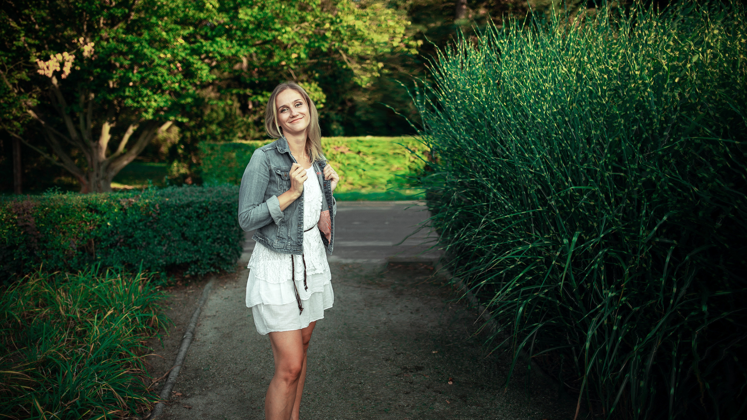 Monika | Outdoors photo session, Dimitri Ilkov photography. Dimitri Ilkov Photography — Capturing Life’s Moments in Edmonton, Cana