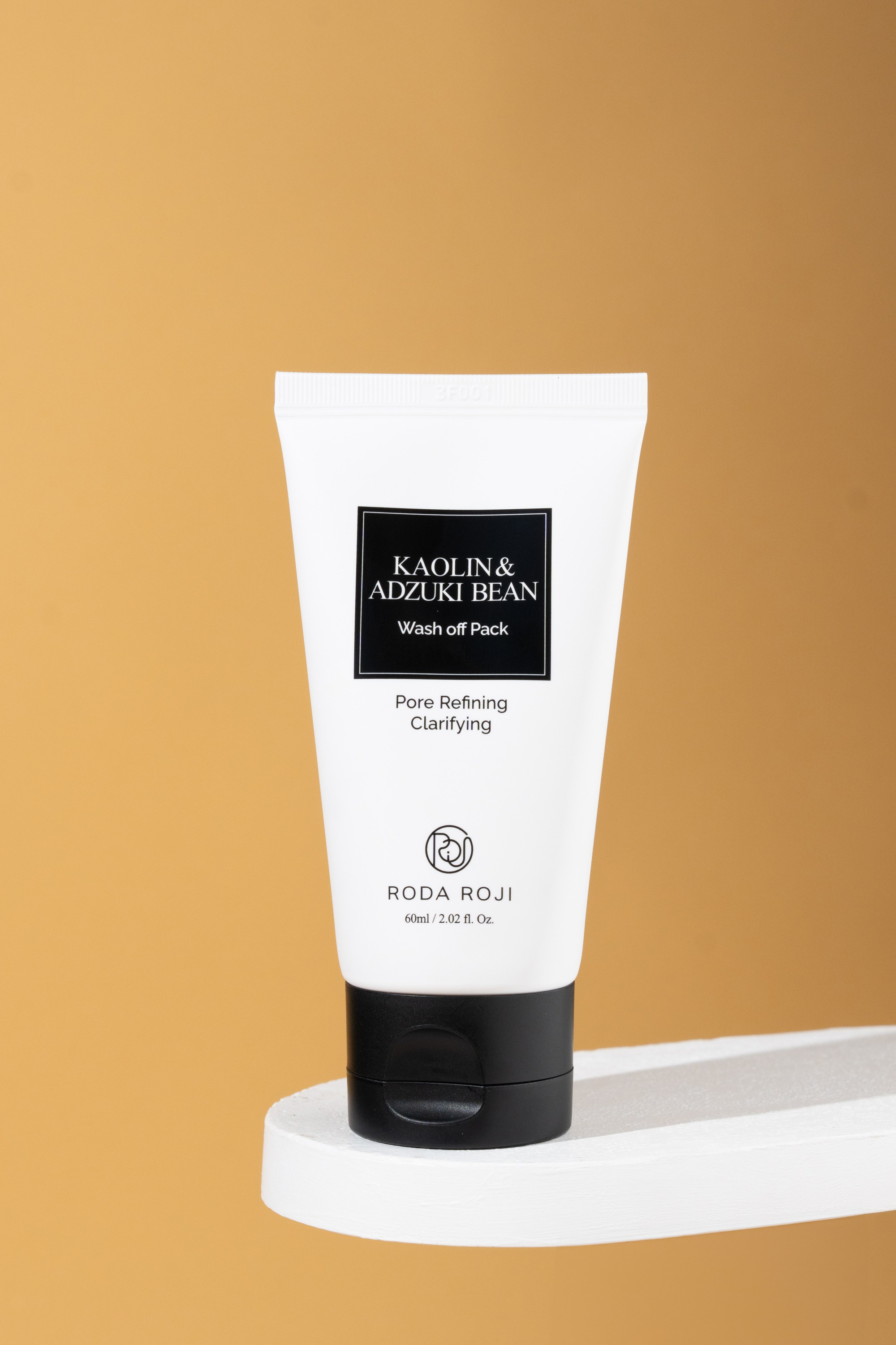 ağ lövhə üzərində krem 