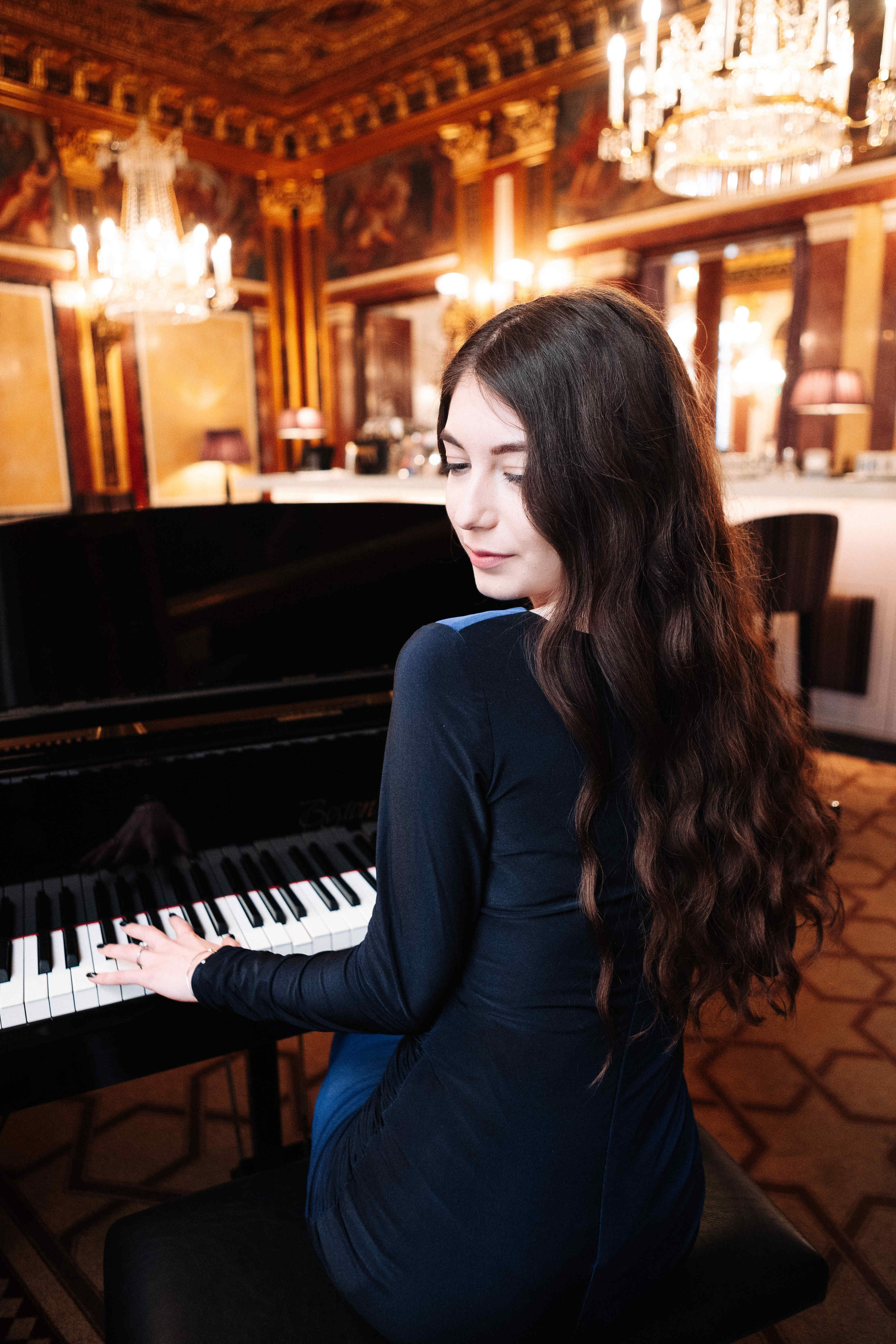 A LOVE STORY IN VIENNA. PHOTOGRAPHER IN ISRAEL