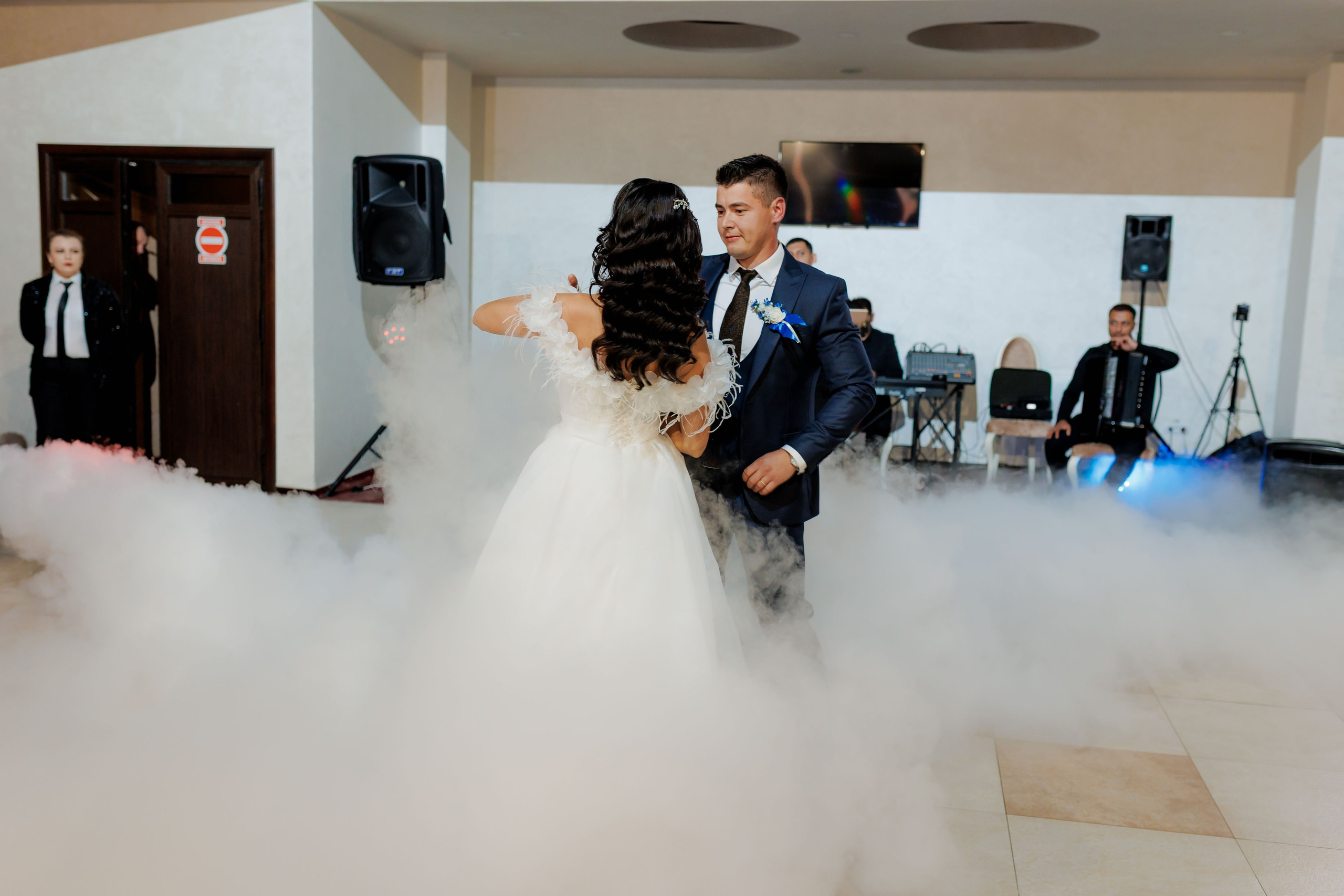 Loredana & Emilian – Ziua Nunții | Videografie - fotografie Botez Suceava, Iași, Botoșani. Servicii foto-video profesionale, pentru momente de neuitat