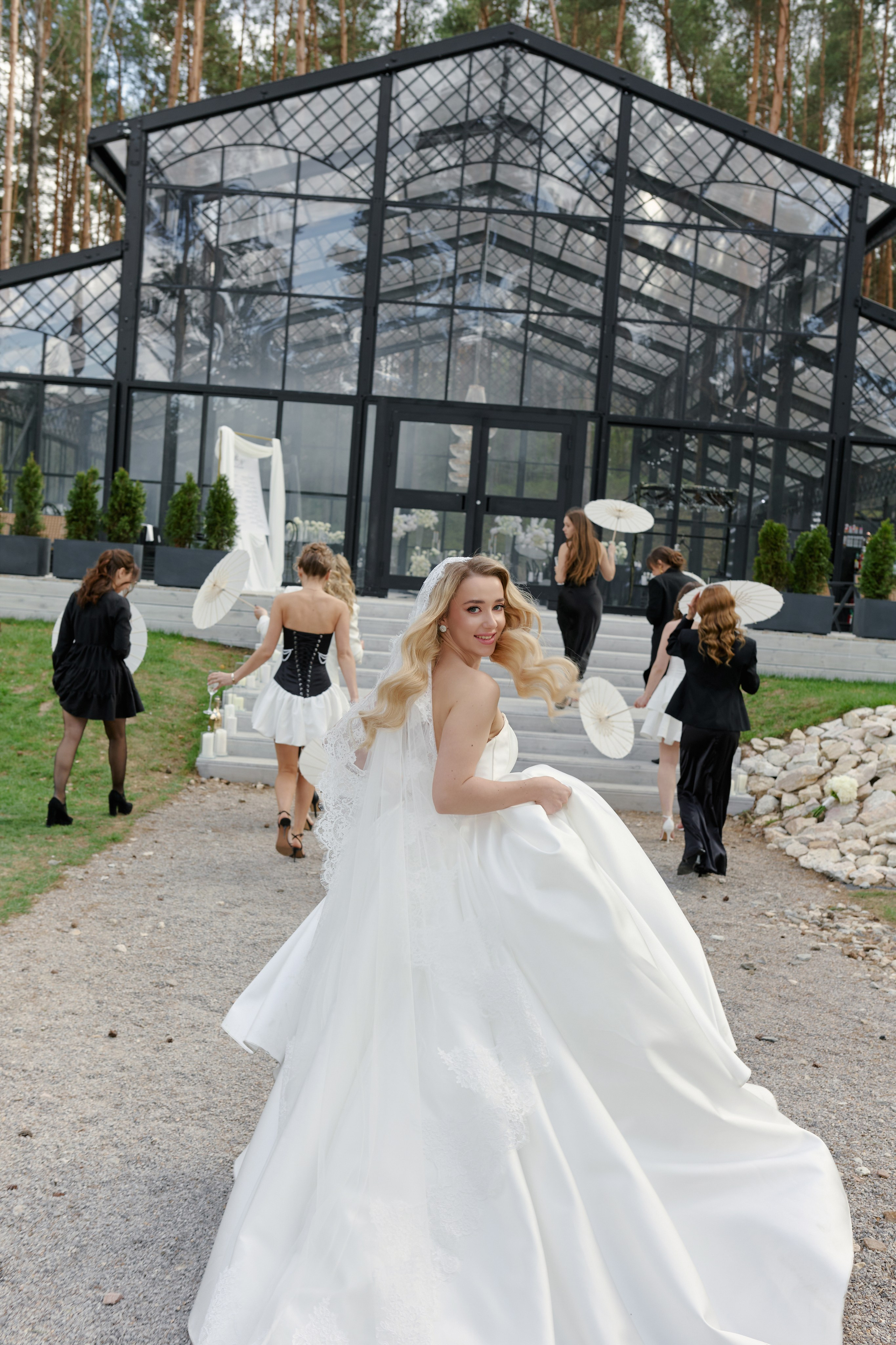 Natalia & Roman. Dworek przy lesie. Fotograf ślubny i rodzinny w Krakowie Yana Klymova