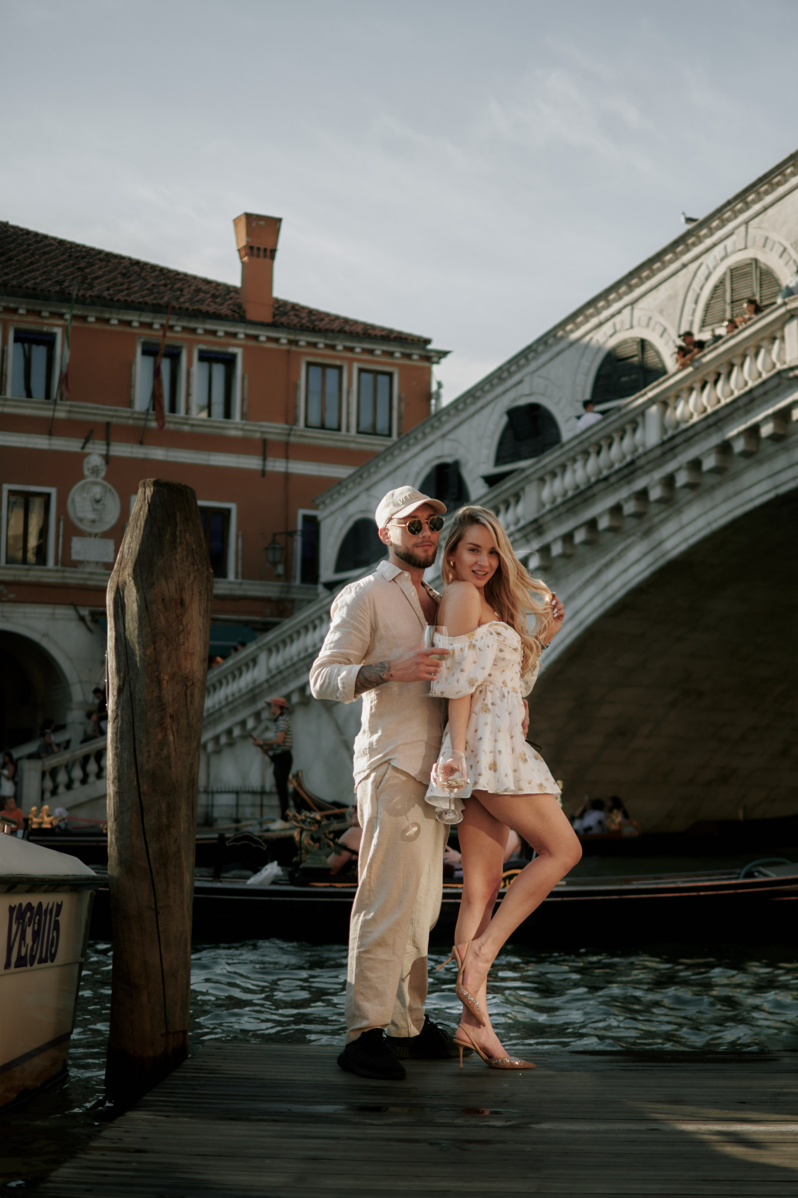 Surprise Engagement Photoshoot in Venice on a Boat. Фотограф в Венеции, Италия. Зотова Яна