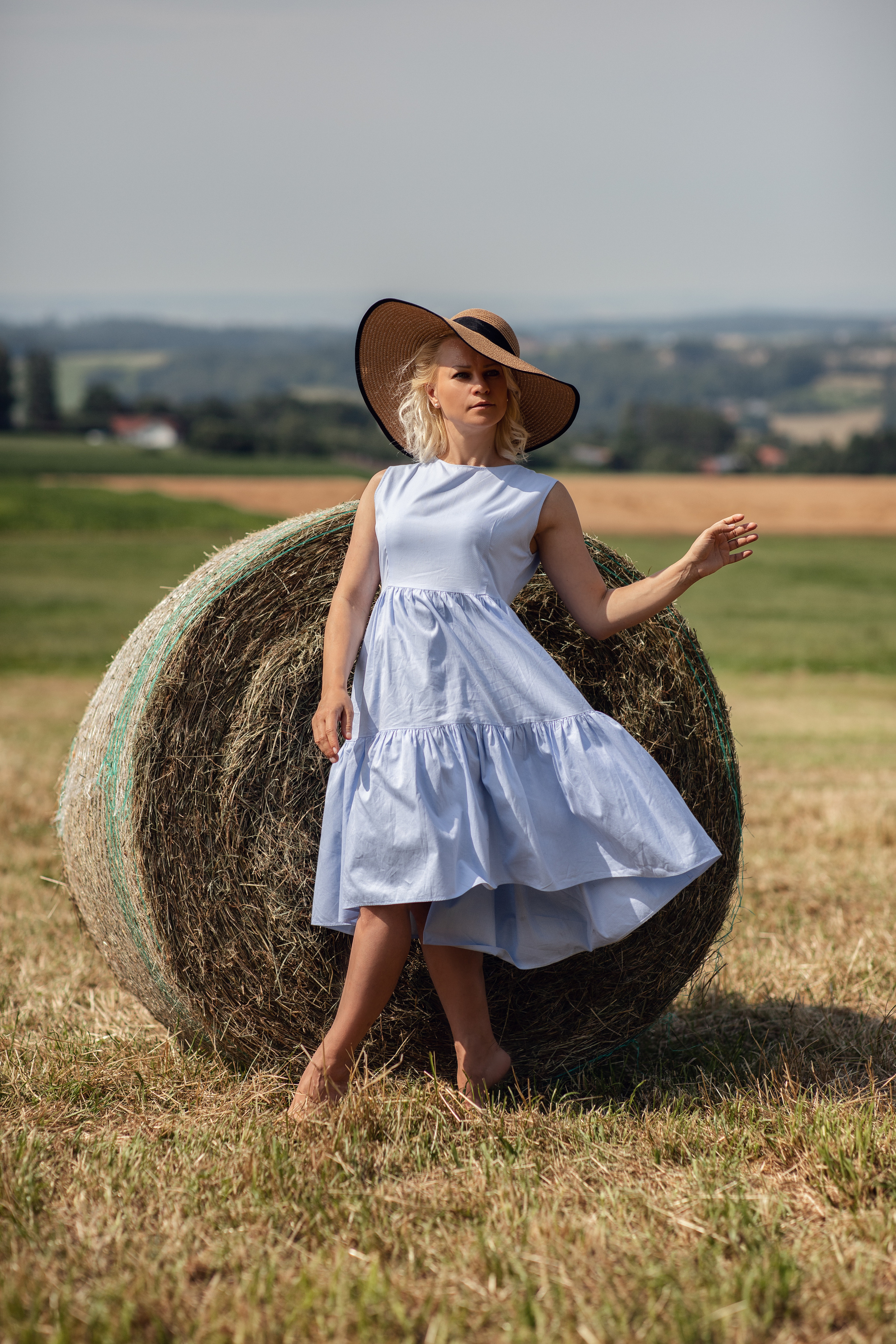 Fotoshooting im Garten mit Hut - In waiting…