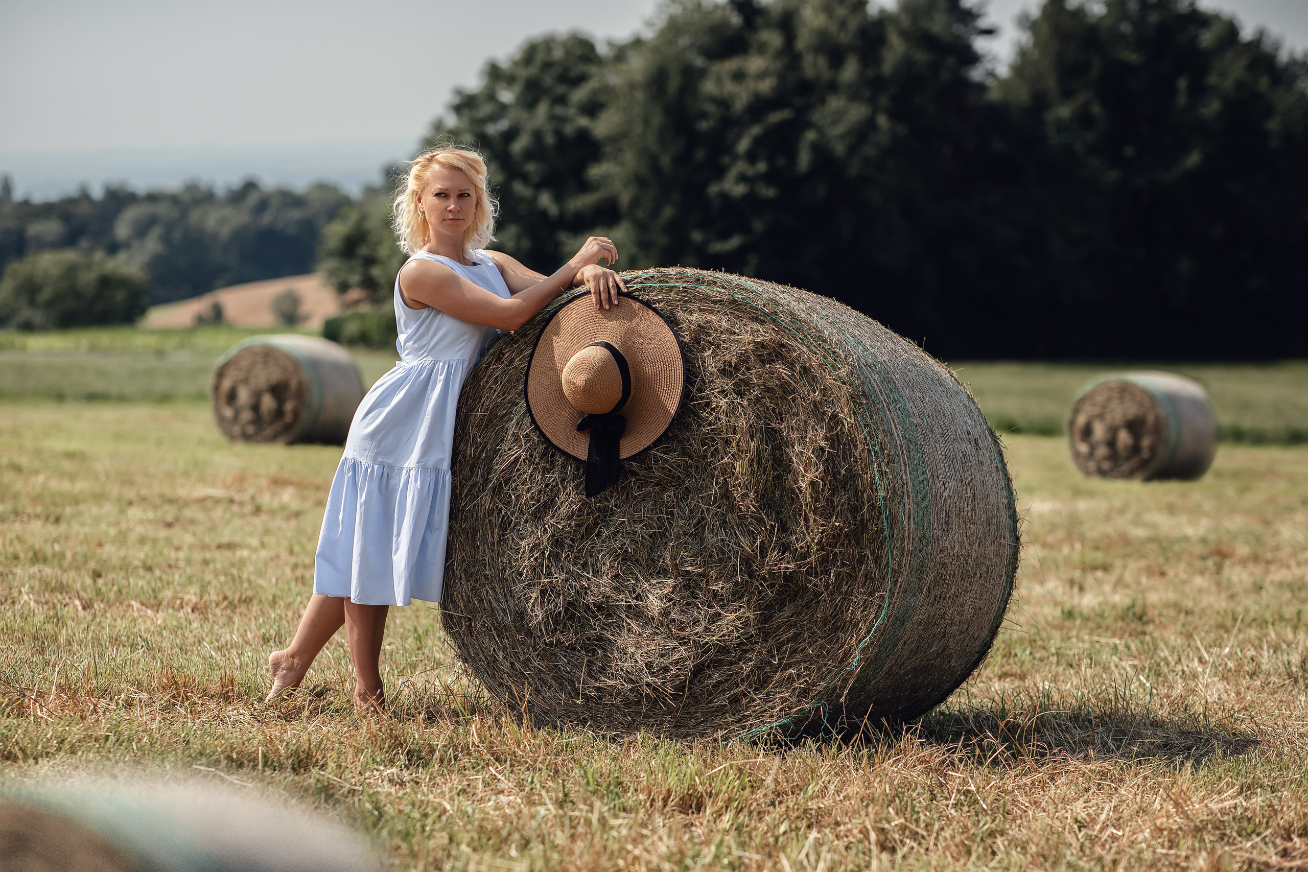 Fotoshooting im Garten mit Hut - In waiting…