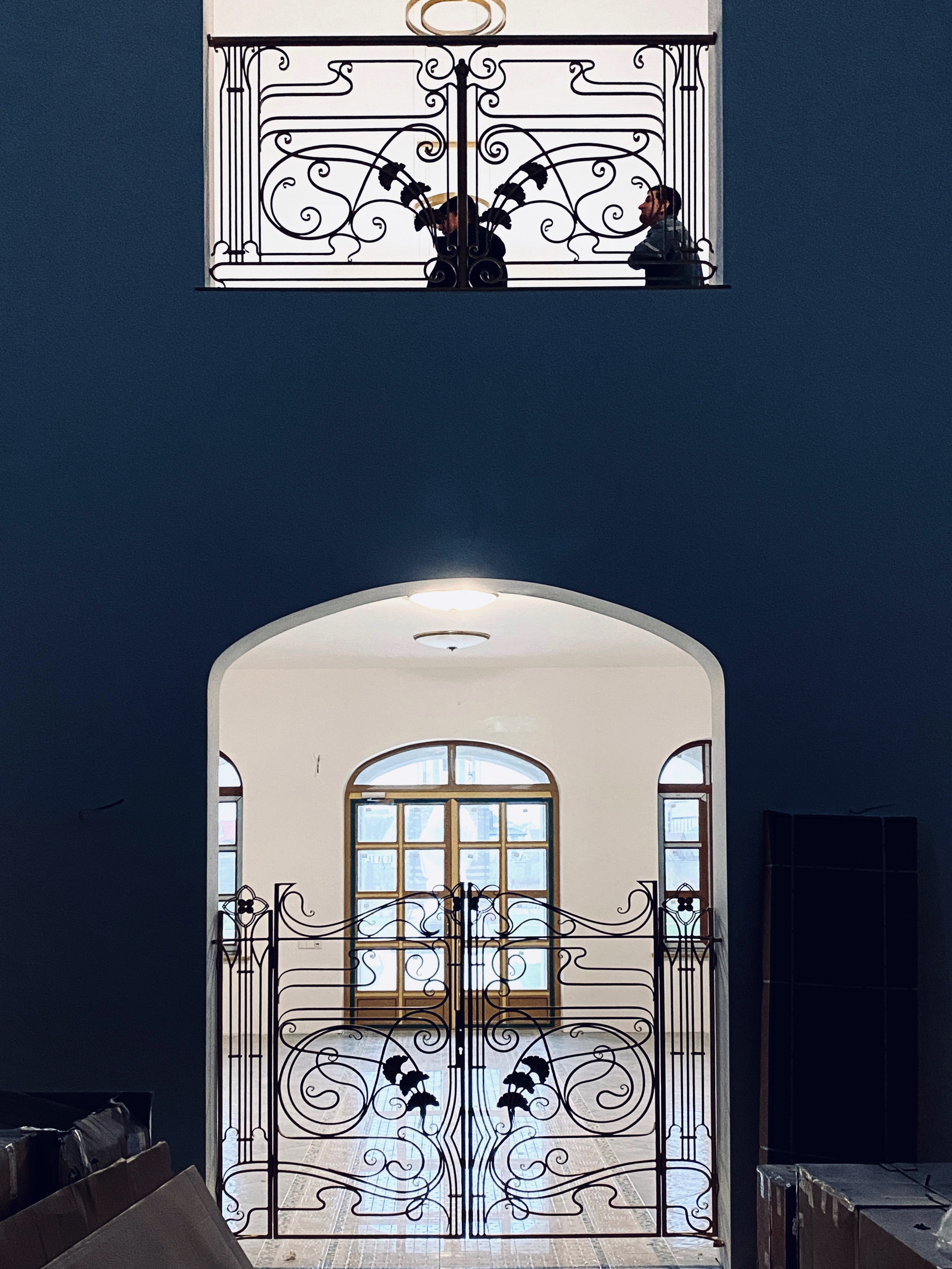 Врата и ограждения в домовом храме в честь Святой Живоначальной Троицы Епархиального дома Слуцко-Солигорской епархии имени Митрополита Филарета (Вахромеева), первого Патриаршего Экзарха всея Беларуси в городе Слуцк Минской области Беларуси. 2023. Сталь, худож. ковка, лазерная резка, сварка.