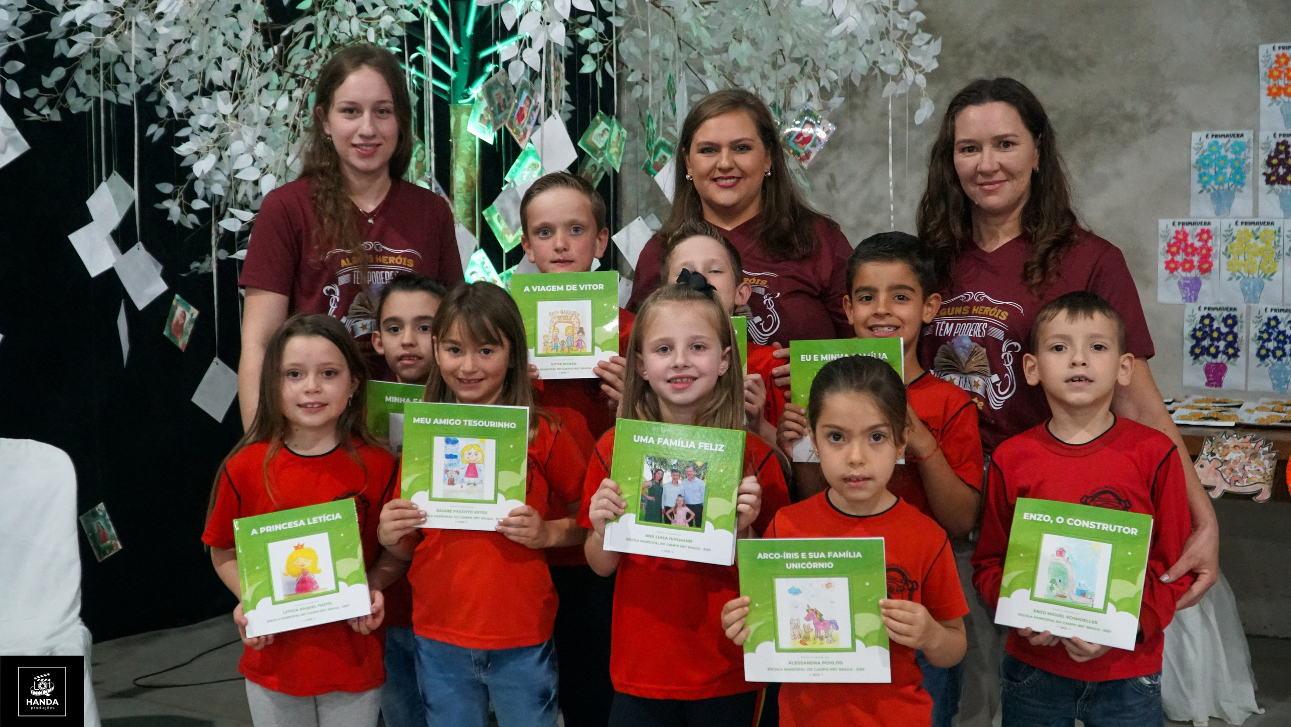 Noite autógrafos colégio Aurélio Buarque de Holanda. Handa Produções