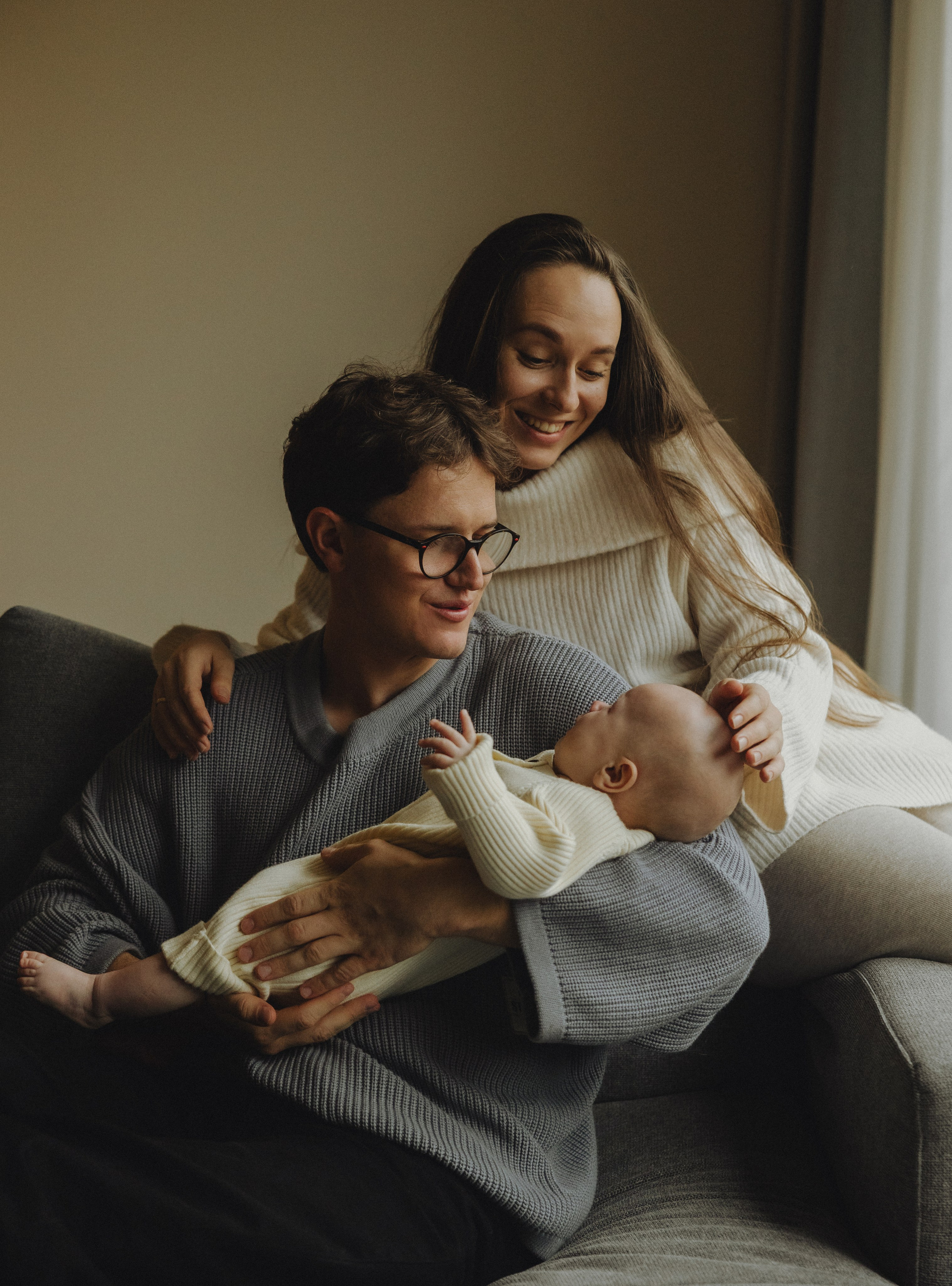 Naujagimio fotosesija namuose | 2025. Vestuvių ir šeimų fotografė Lena Bondarenko / belove photo