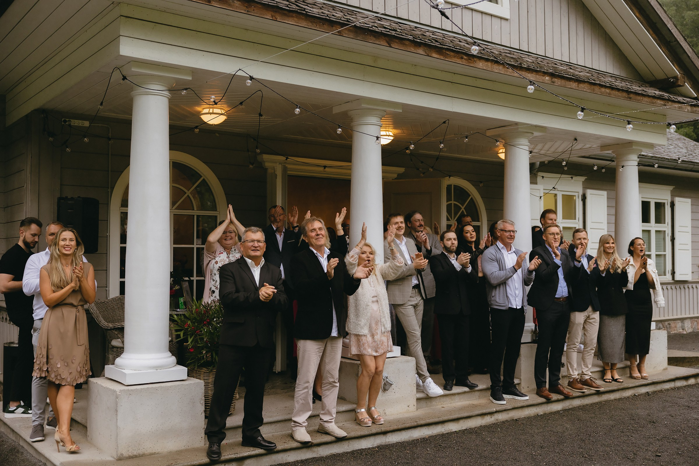 Justė ir Henrikas | Lietingos jaukios vestuvės Palangoje. Vestuvių ir šeimų fotografė Lena Bondarenko / belove photo