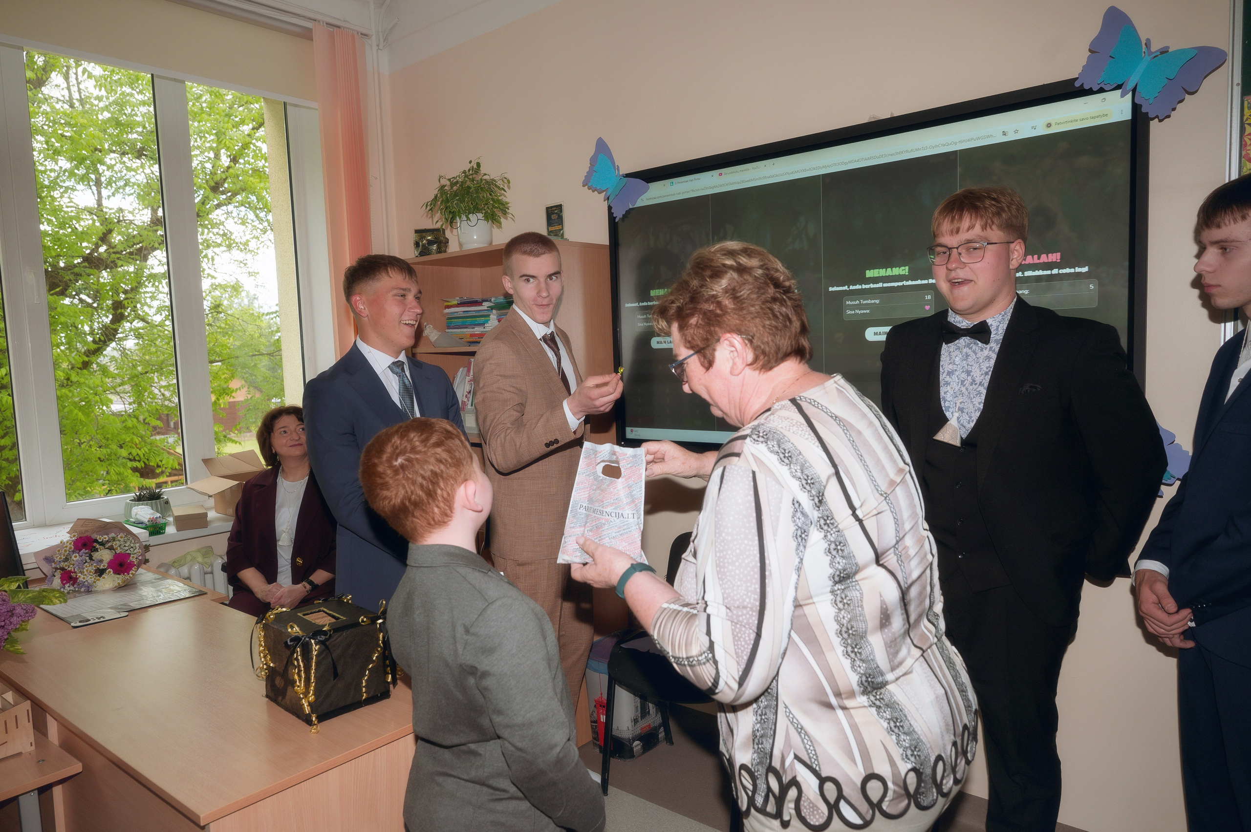 Paskutinis skambutis Joniškėlyje. Vestuvių fotografė Santa Jonuškė | Šiaulių apskritis, Panevėžio apskritis ir visa Lietuva