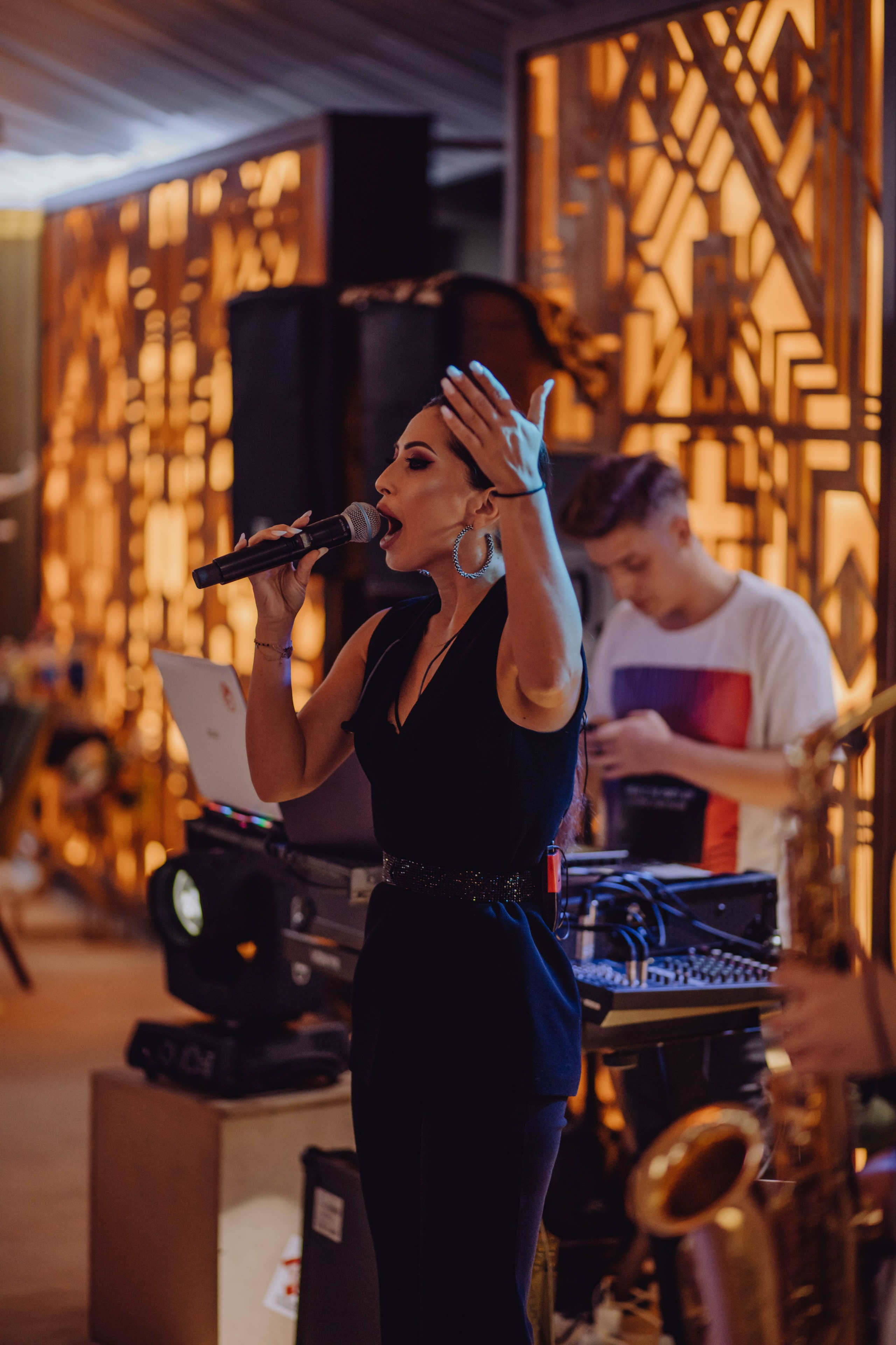 Zaira. Wedding & couple photographer from Romania Rut Vetan