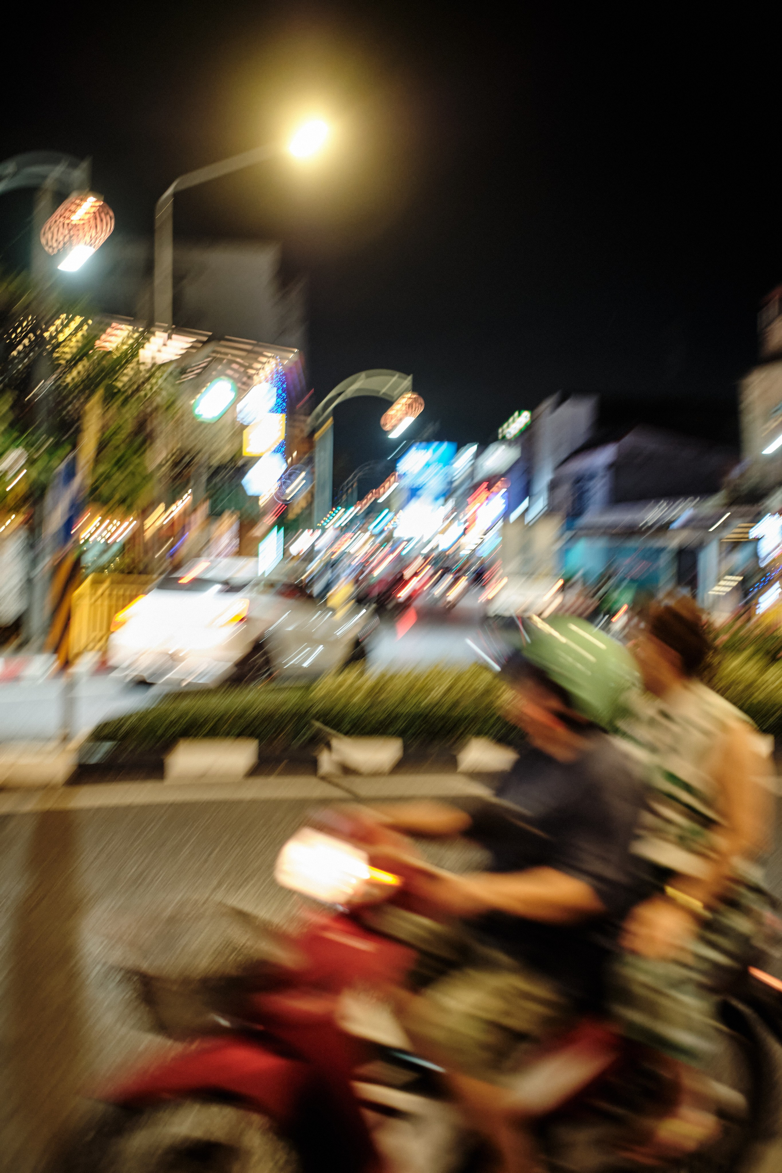 Phuket streets. New year. Portrait photographer Alena Novgorodtseva