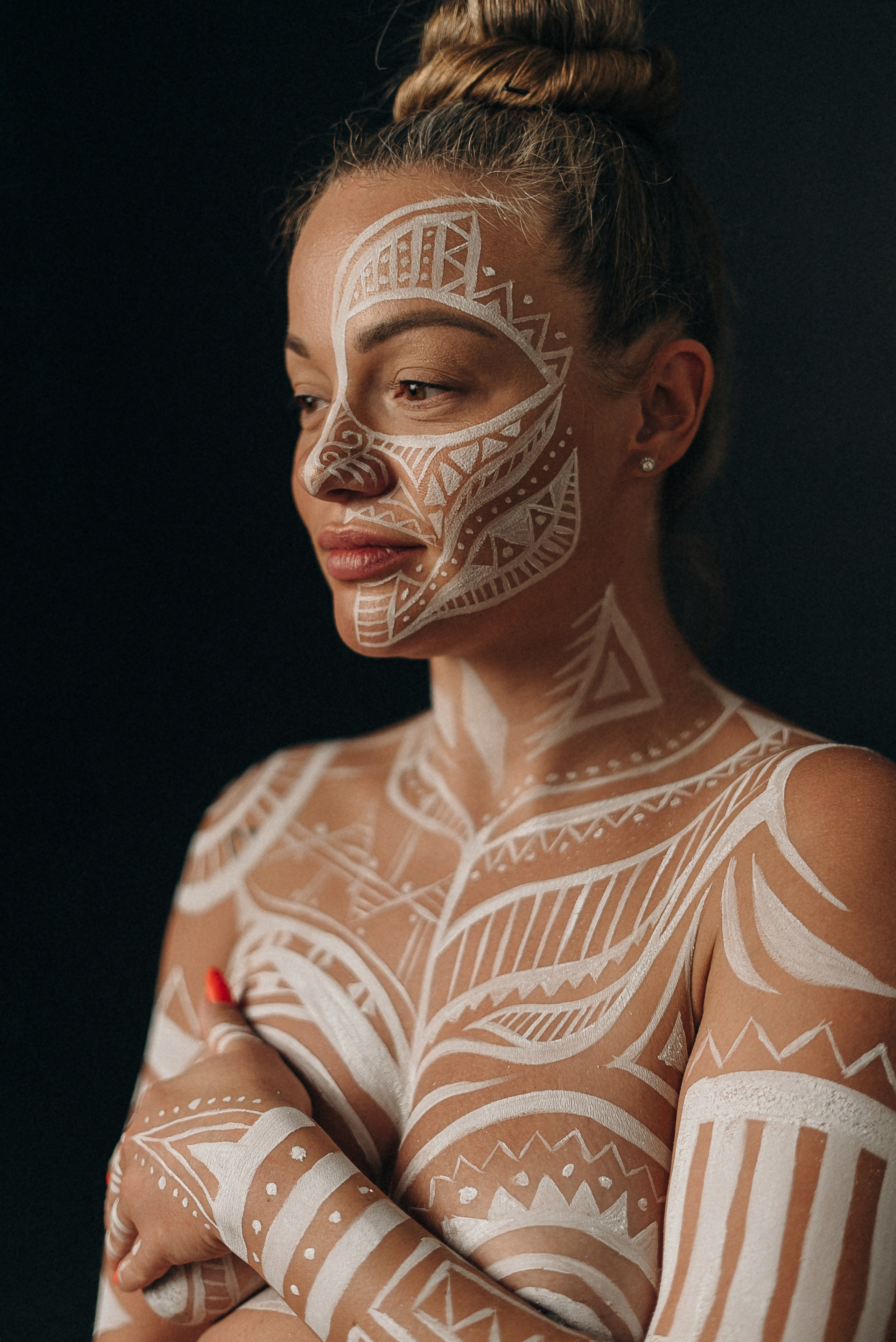 Maternity photoshoot with painted belly. Портретный и семейный фотограф в Лимассоле Кипр Анна Руссу