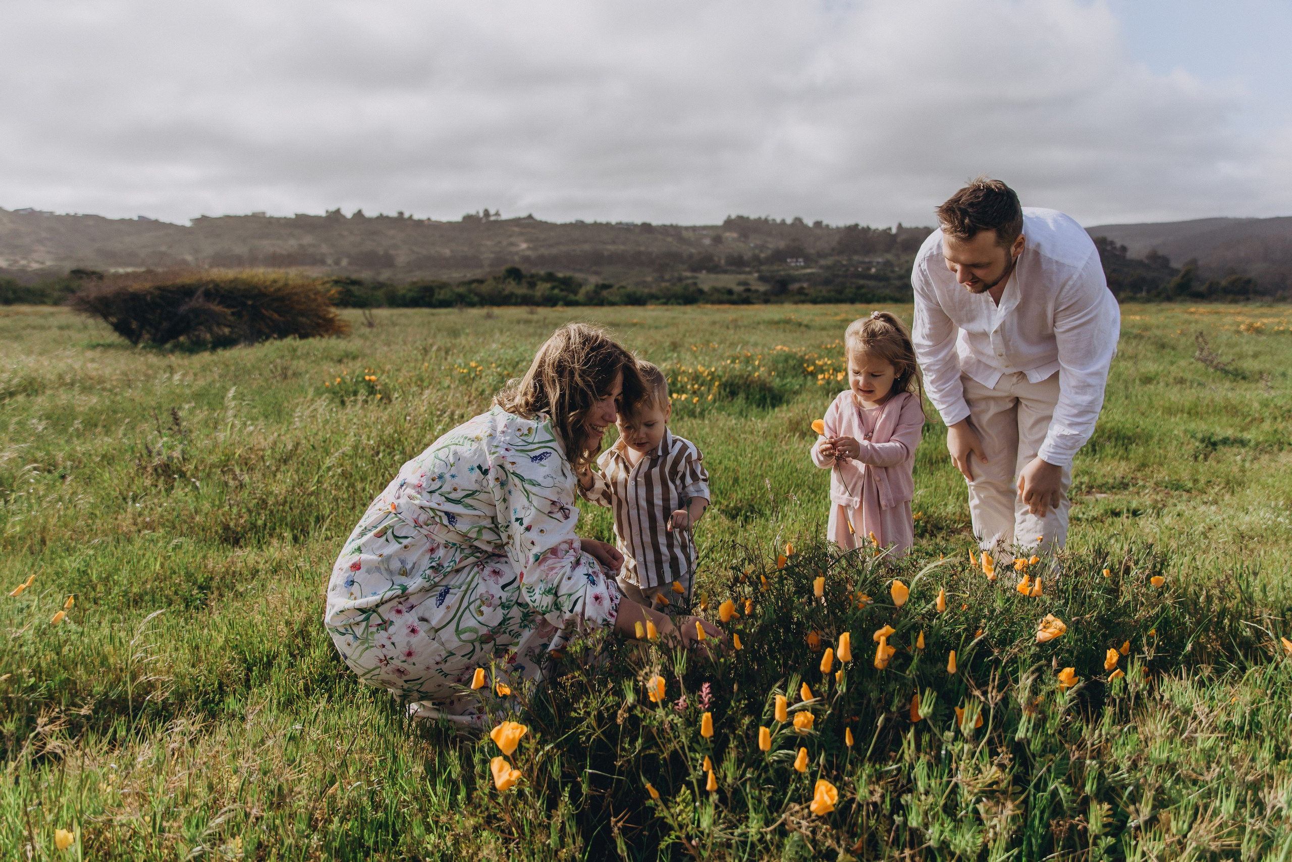 Sesión de fotos familiar en el campo — costa Chilena. Photographer in Santiago, Chile Anna Almazova