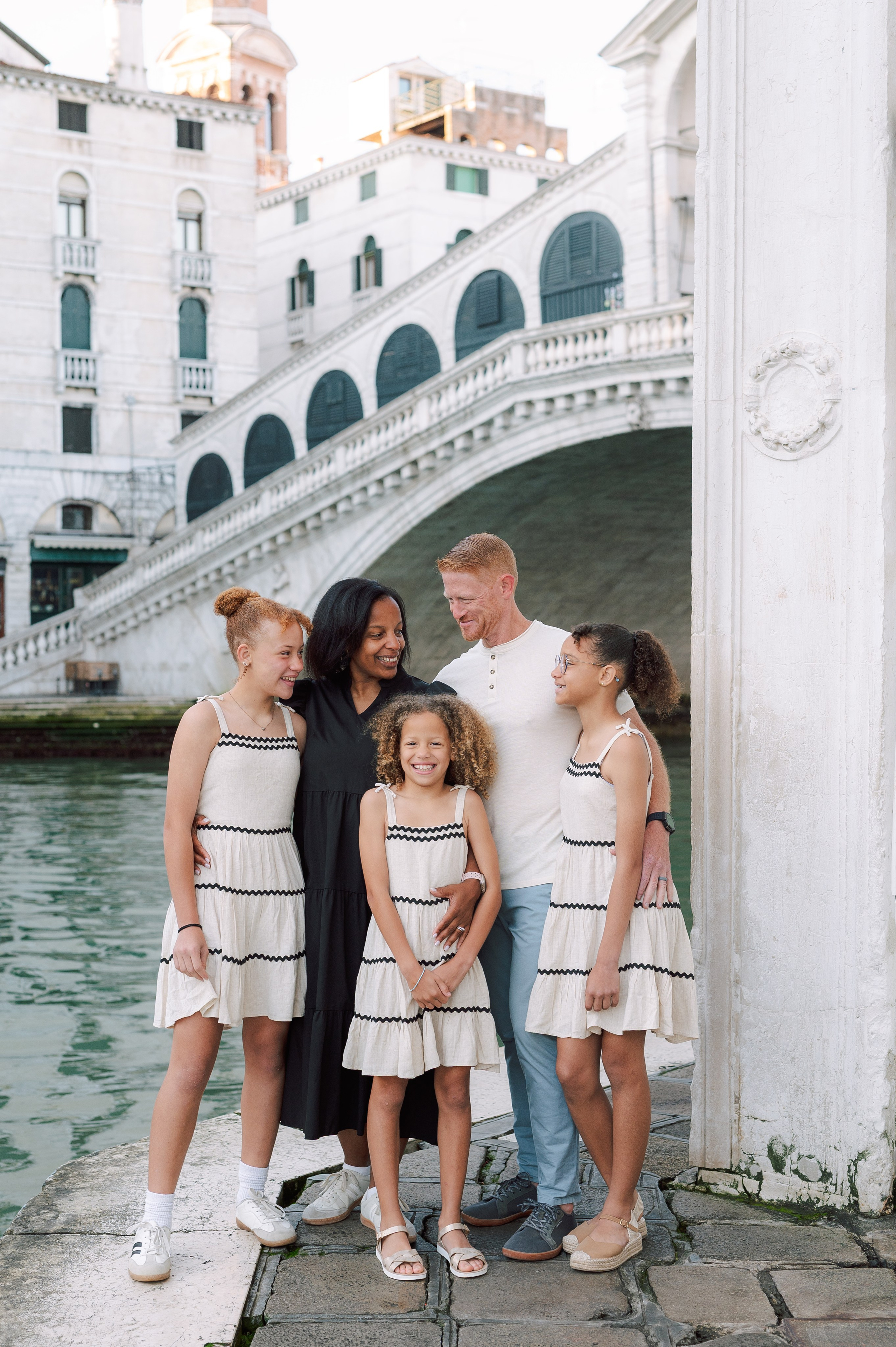 Eliza, Elena, Elliana, Teresa and Brad. Photographer in Venice Anna Terzi