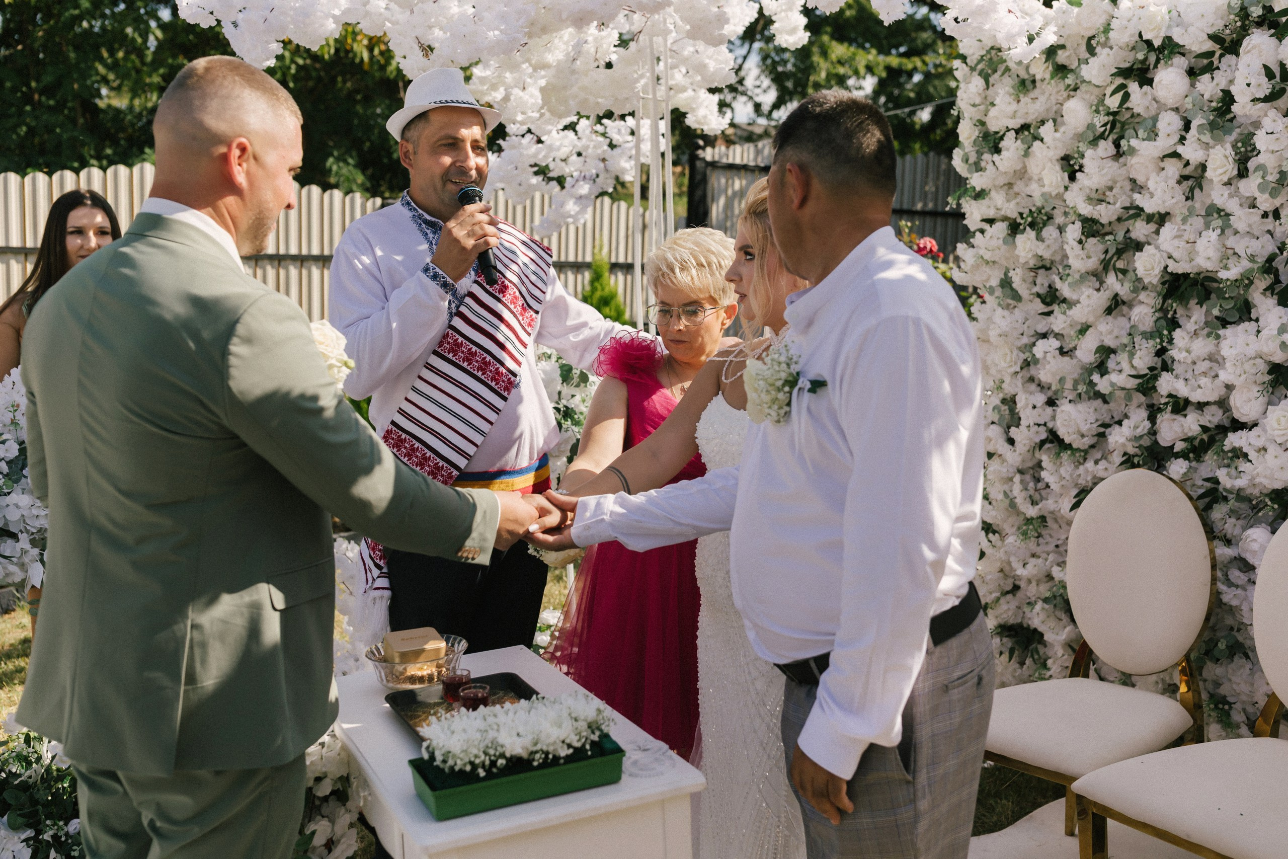 - mireasă Lavinia pregătire casa părintească Hârlău- mire Mihai pregătire Flămânzi cavalerii de onoare- fotograf nuntă Casa Jorovlea- ședință foto miri Mihai și Lavinia- nuntă elegantă Casa Jorovlea- fotografie de nuntă naturală România- domnișoare de onoare pregătire mireasă- emoții nuntă biserică- dansul mirilor Casa Jorovlea* fotograf profesionist nuntă Botoșani Iași* fotografie documentară de nuntă- familie și prieteni la nuntă- nași Mihai și Nicoleta nuntă- portret mireasă în lumină naturală- petrecere nuntă Casa Jorovlea- Nuntă Mihai și Lavinia – momente emoționante din ziua nunții, pregătirile mirilor în Hârlău și Flămânzi, ceremonia religioasă și ședința foto realizată de  AlinoFotoStudio -  Mireasa Lavinia în timpul pregătirilor la Hârlău-  Mihai pregătit de cavalerii de onoare în Flămânzi - Ceremonia religioasă a mirilor Mihai și Lavinia-Ședință foto romantică de nuntă Mihai și Lavinia - Dansul mirilor la petrecerea de nuntă -  fotograf nuntă Iași-  fotograf nuntă Botoșani- wedding photography Romania- AlinoFotoStudio - AlinoFotoStudio - Alin Chirilă fotograf - fotograf Botoșani - fotograf Iași - fotograf Hârlău - fotograf Bacău - fotograf Suceava - fotograf București - fotograf Neamț - servicii foto video - fotograf evenimente - fotograf nuntă - fotograf botez - wedding photographer Romania - ședință foto nuntă - fotografie de eveniment - wedding photography - fotografie profesională - fotograf profesionist România- povestitor prin fotografie, servicii foto - video -profesionale