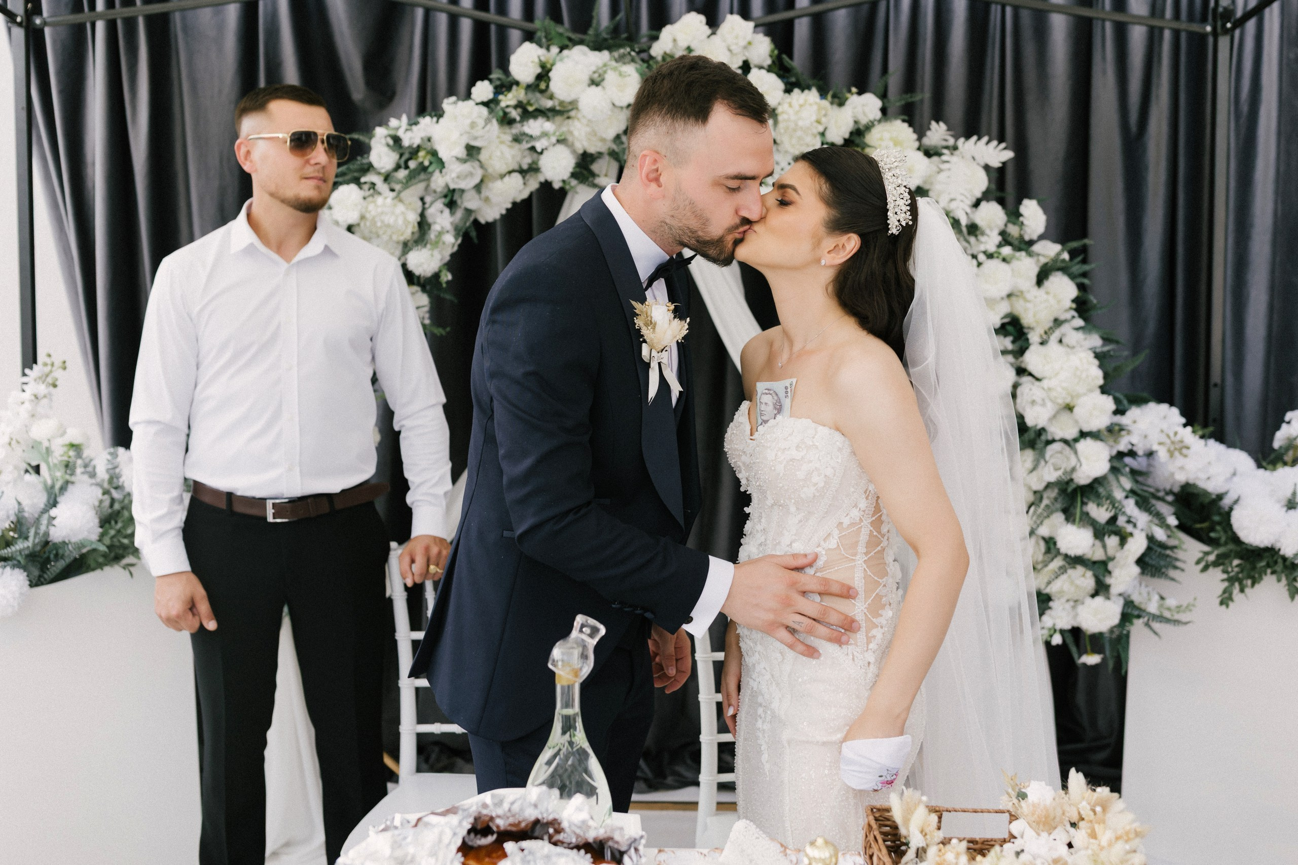 1. Mireasa Adriana în timpul pregătirilor de nuntă în Tudora Botoșani2. Costumul mirelui Ionuț fotografiat artistic în ziua nunții3. Prietenii mirelui la tradițiile de nuntă în Tudora4. Bărbieritul mirelui în cadrul obiceiurilor tradiționale de nuntă5. Fotografii de familie la biserică în ziua nunții6. Portret de familie cu mirii și copilul lor la nunta din Botoșani7. Primul dans al mirilor la Mariage Dor Baisa Botoșani8. Decor elegant de nuntă la Mariage Dor Baisa9. Emoții și tradiții la nunta din Tudora județul Botoșani10. Fotograf profesionist de nuntă în Botoșani surprinzând momente autentice - otograf-nunta-botosanifotograf-evenimente-botosanifotograf-profesionist-botosanifotograf-nunta-tudoranunta-tudora-botosanisedinta-foto-nunta-botosanipoze-nunta-botosanifotografii-nunta-tudorafotograf-cununie-religioasa-botosanibiserica-sfintii-imparati-constantin-si-elena-tudoramariage-dor-baisa-botosanirestaurant-nunta-botosanidansul-mirilor-mariage-dorpregatiri-mire-botosanipregatiri-mireasa-botosanitraditii-nunta-moldovaobiceiuri-nunta-tudorafotograf-familie-nunta-botosaniportret-miri-botosanigalerie-foto-nunta-botosanialbum-foto-nunta-botosaninunta-eleganta-botosaninunta-cu-traditii-botosanifotograf-premium-nunta-botosaniservicii-foto-video-botosanipoveste-de-nunta-botosanifotograf-documentar-nuntafotograf-natural-emotionalmiri-ionut-si-adriananunta-autentica-tudora -otograf-nunta-botosanifotograf-nunta-tudoranunta-tudora-botosanifotograf-evenimente-botosanifotograf-profesionist-botosaniservicii-foto-video-botosanigalerie-foto-nunta-botosanialbum-foto-nunta-botosani - nunta-autentica-botosaninunta-cu-traditii-botosanipoveste-de-nunta-botosanifotografii-emotionante-nuntamomente-autentice-nuntafotografie-documentara-nuntafotograf-natural-nunta- pregatiri-miri-tudorabiserica-tudora-botosanicununie-religioasa-tudoramariage-dor-baisa-botosanipetrecere-nunta-botosanivalsul-mirilor-botosani - alino-foto-studio-botosaniionut-si-adriana-nunta-tudorafotograf-alin-chirila-botosani