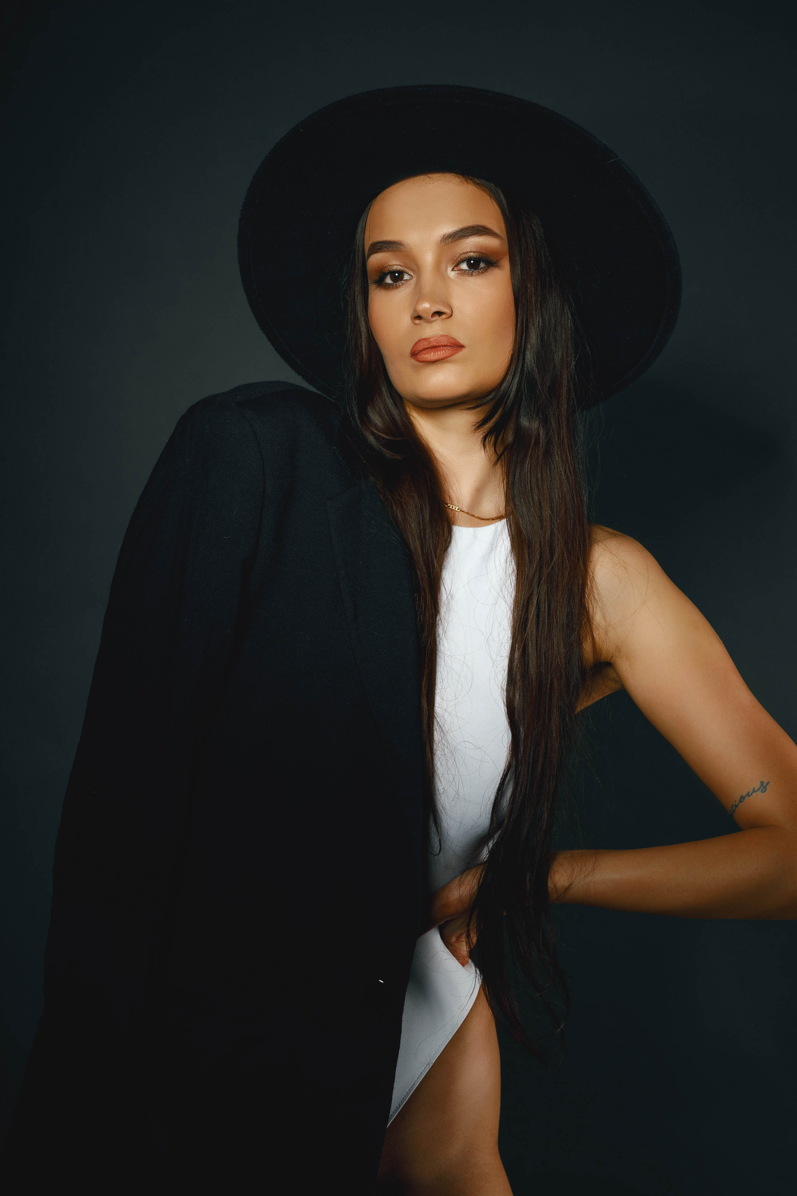 PORTFOLO. Profesionalus fotografas Vilniuje. Asmeninės ir šeimos fotosesijos, vestuvių, krikštynų bei renginių fotografavimas, produktų fotografija