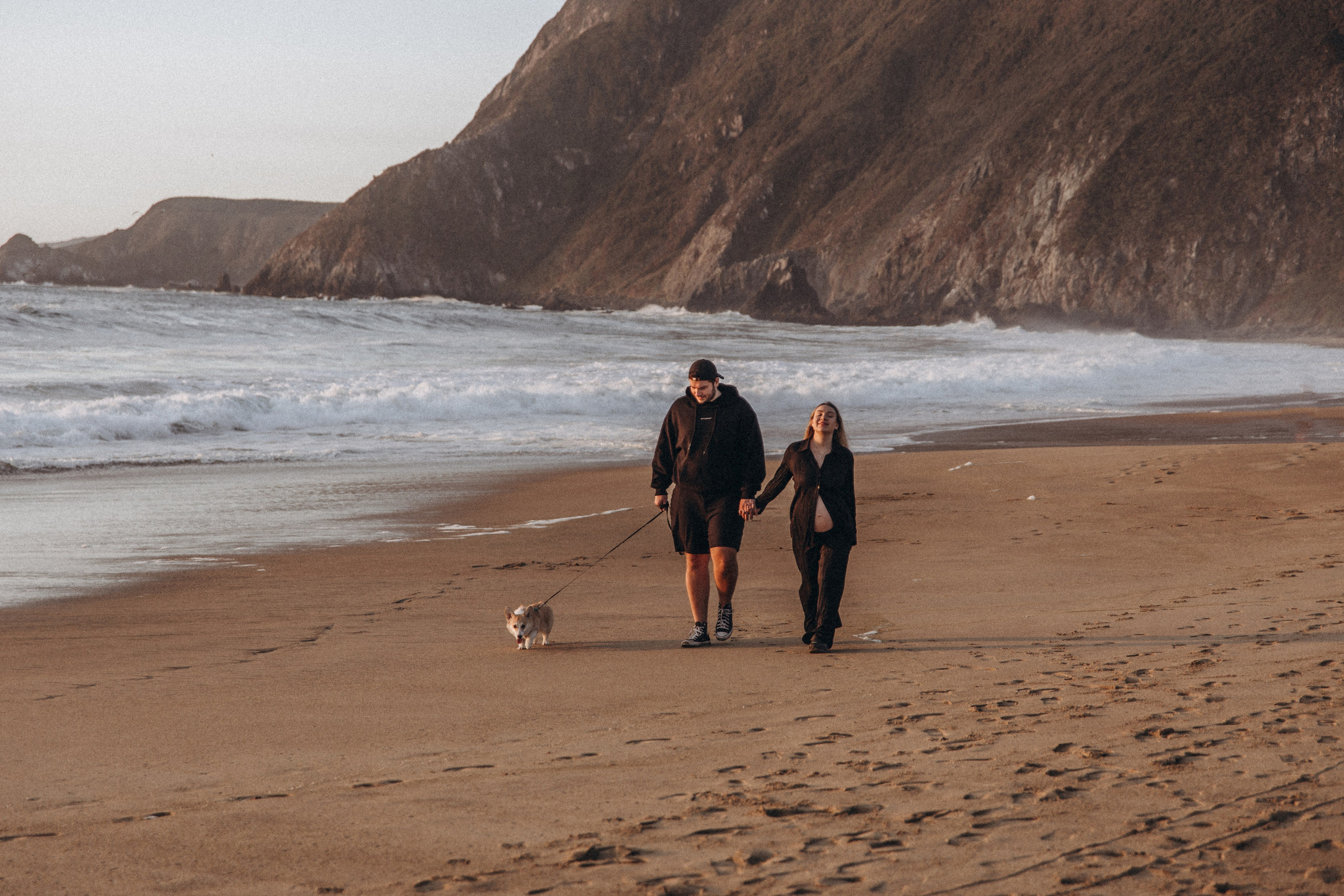 Romantic Couple Beach Photoshoot in Chile — Golden Hour Session. Photographer in Santiago, Chile Anna Almazova