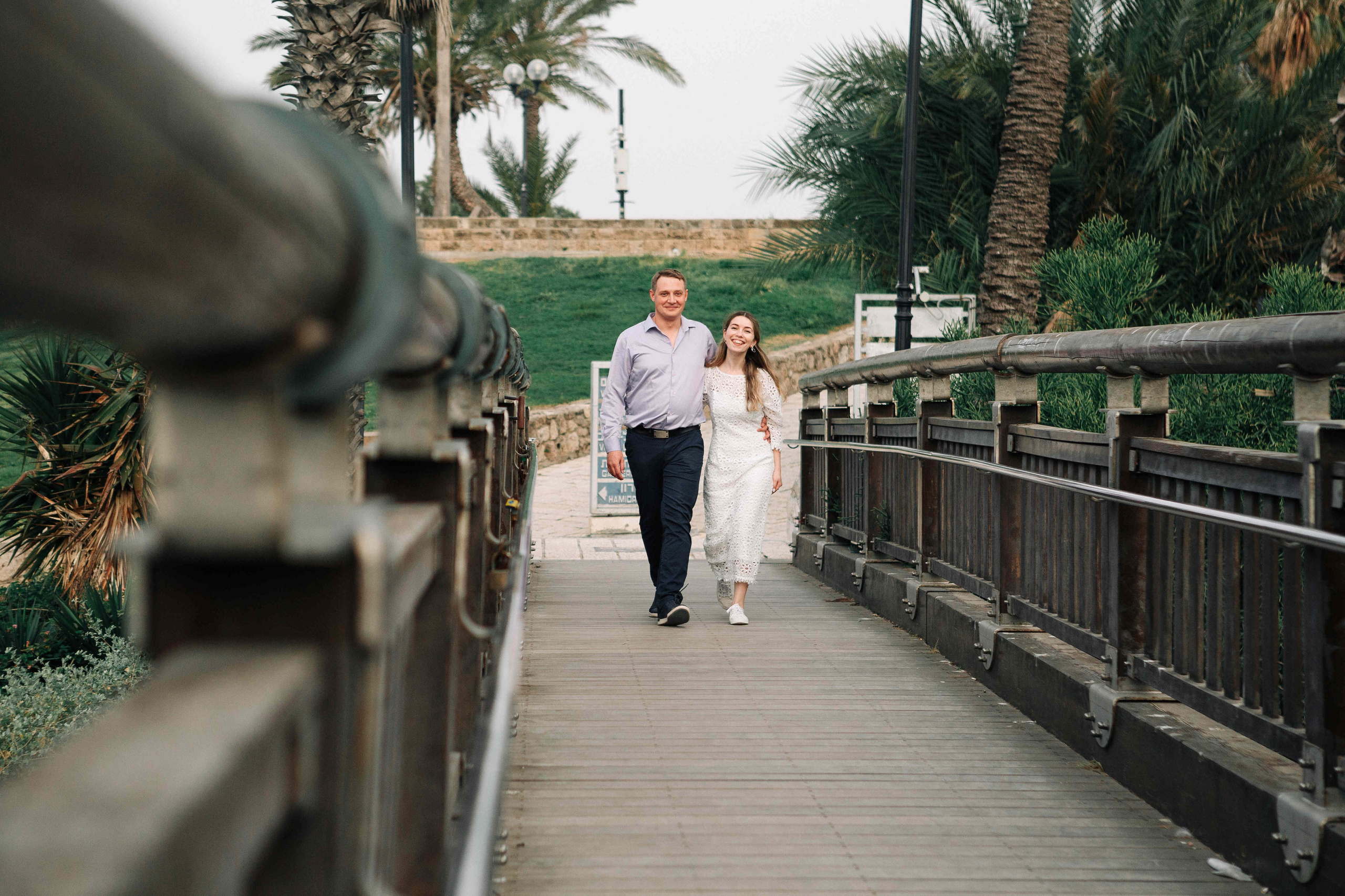 LOVERS IN JAFFO. PHOTOGRAPHER IN ISRAEL