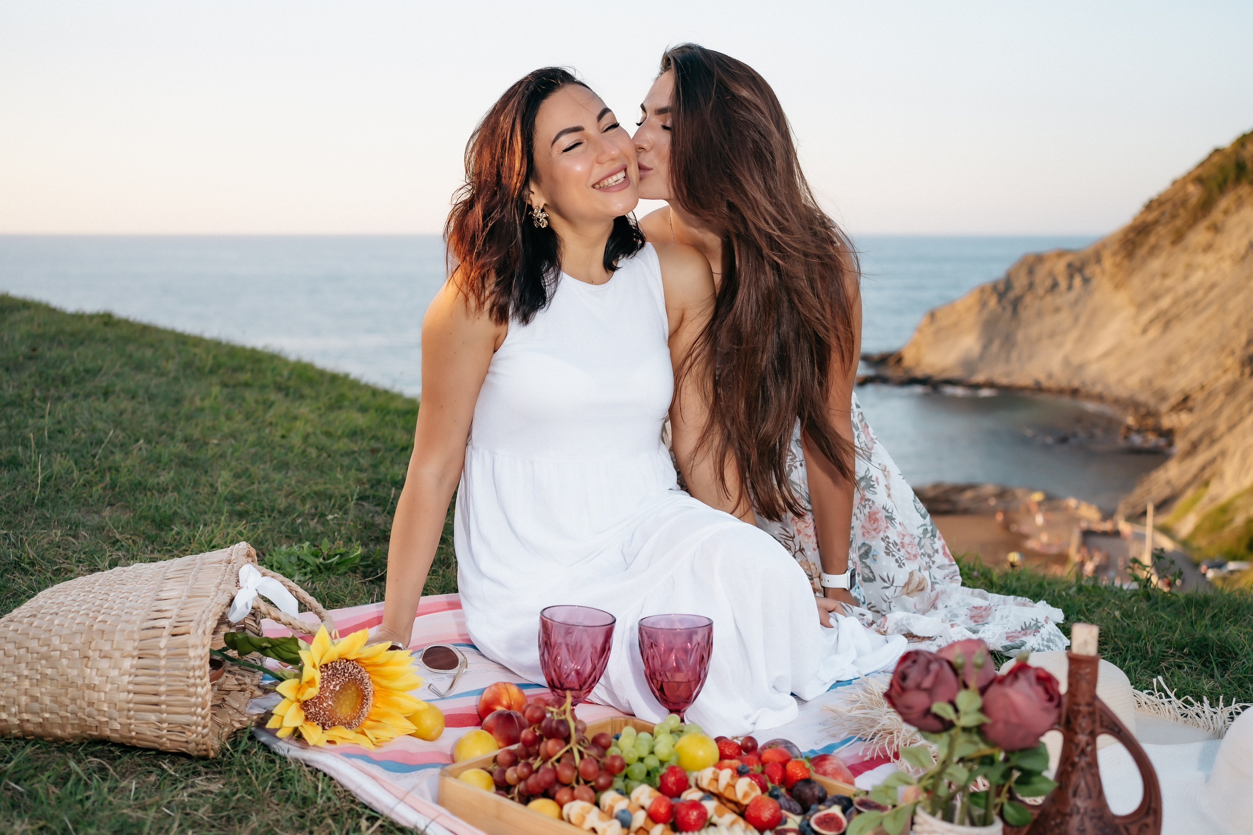 Misstina with mom🤍. Holigood foto y video reportaje de bodas en San Sebastián y Europa