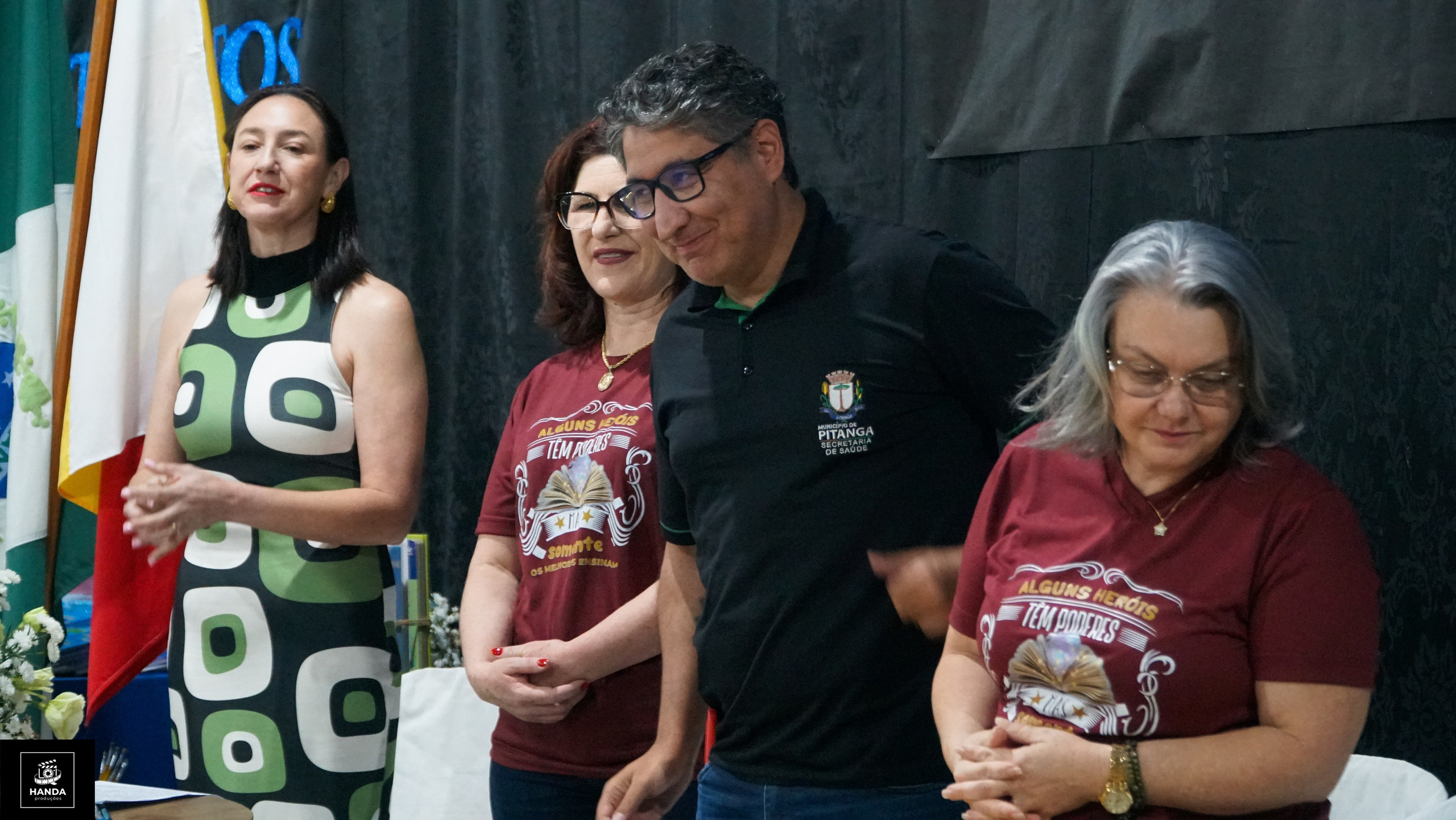 Noite autógrafos colégio Aurélio Buarque de Holanda. Handa Produções