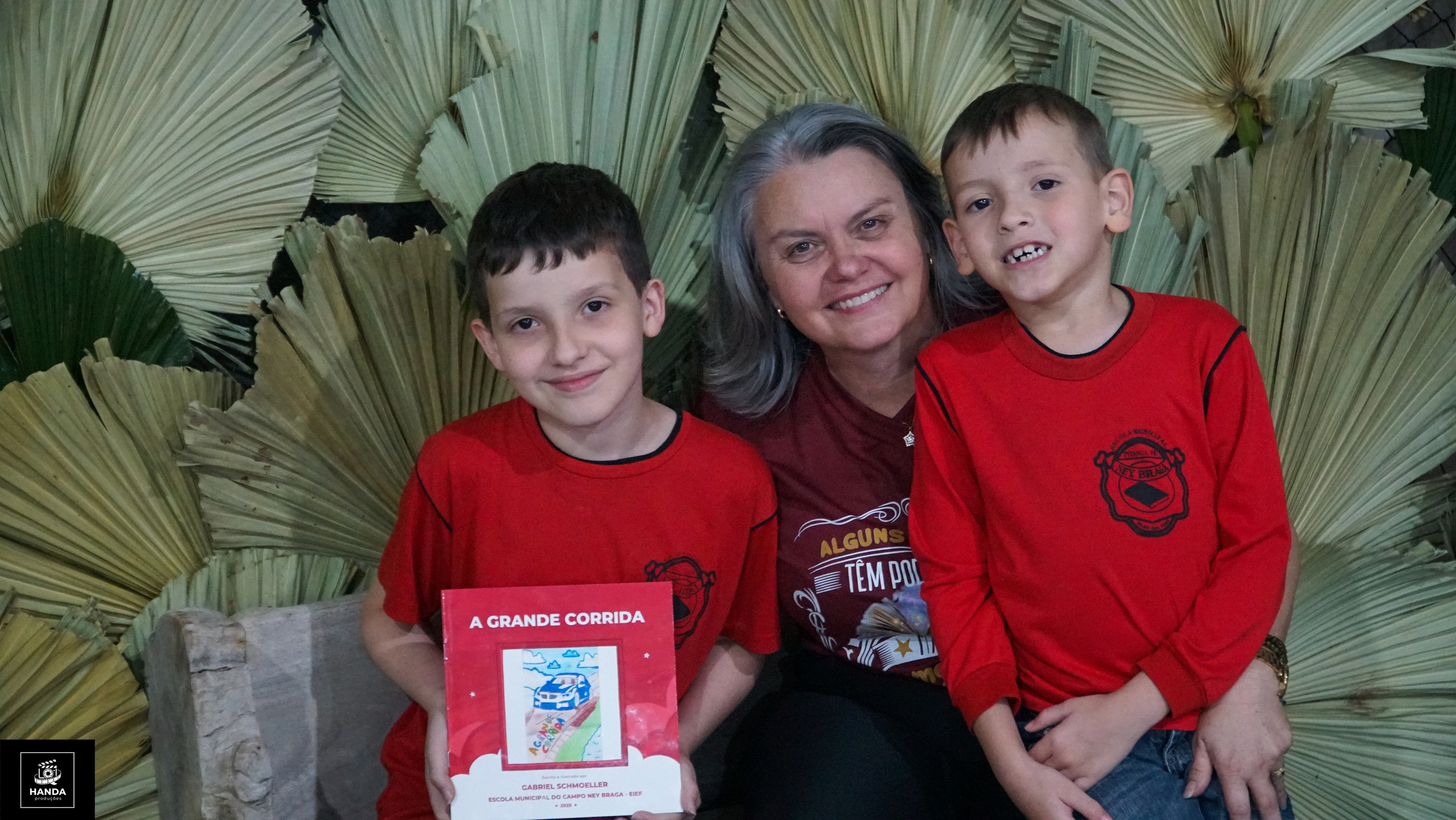 Noite autógrafos colégio Aurélio Buarque de Holanda. Handa Produções