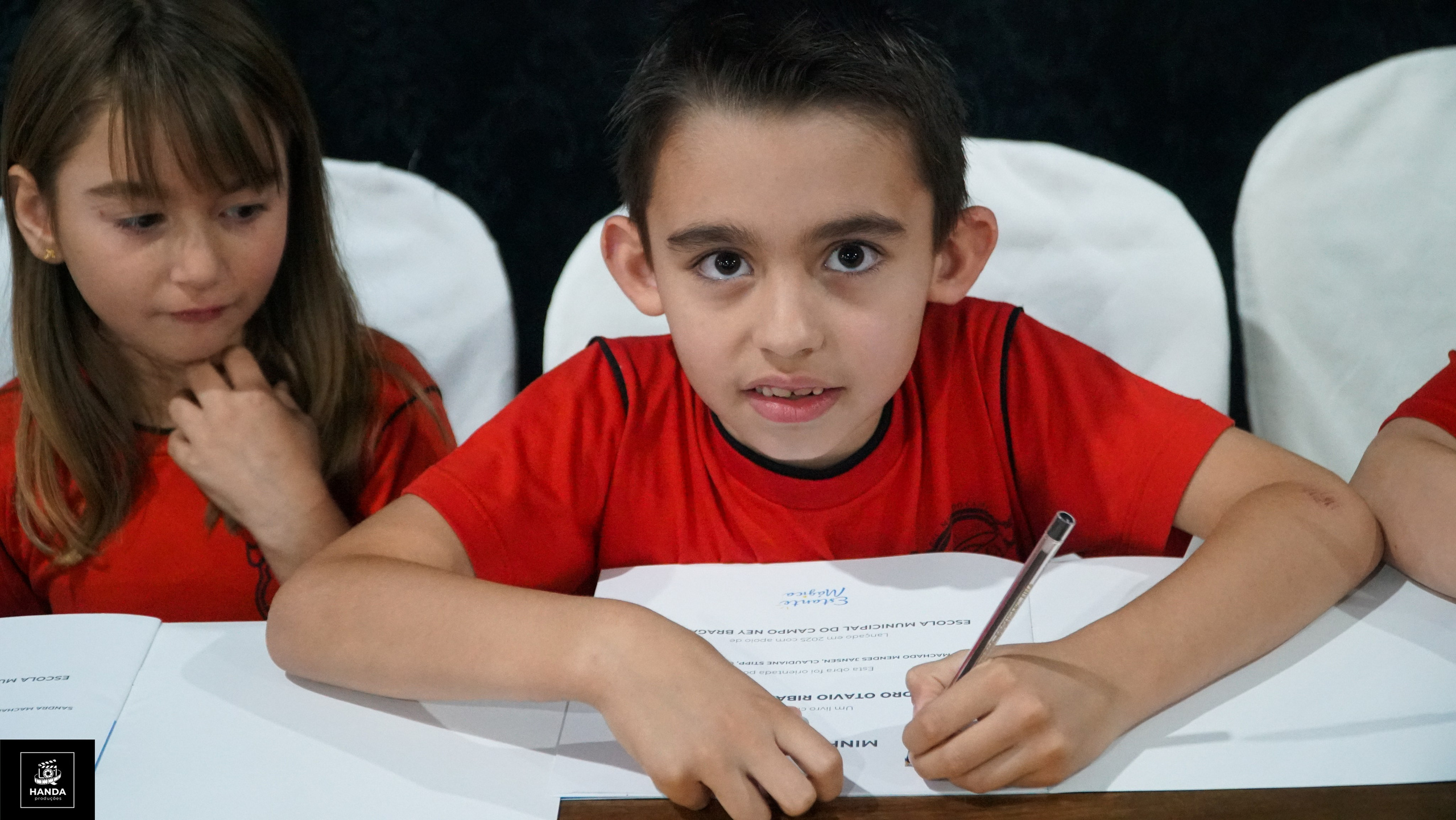 Noite autógrafos colégio Aurélio Buarque de Holanda. Handa Produções
